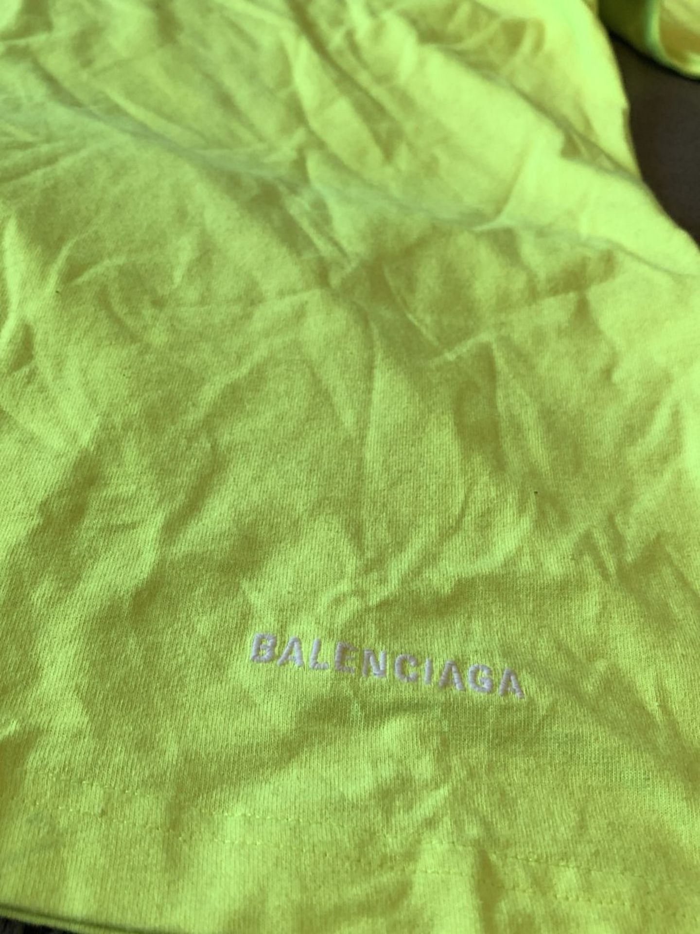 1 x Men's Genuine Desiner Balenciaga T-Shirt In Neon Green/Yellow - Preowned - Ref: JS167 - NO VAT - Image 5 of 8