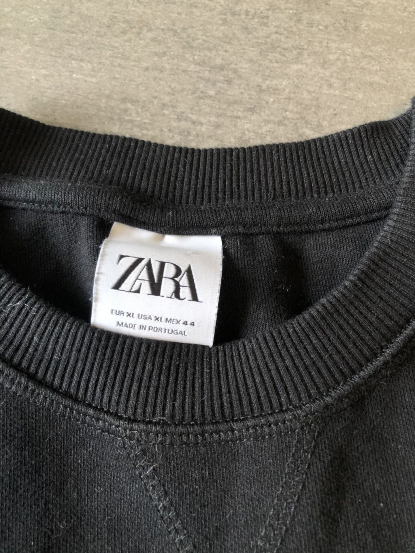 1 x Men's Genuine Zara Sweatshirt In Black - Size (EU/UK): XL/XL - Preowned - Ref: JS178 - NO VAT ON - Image 2 of 4