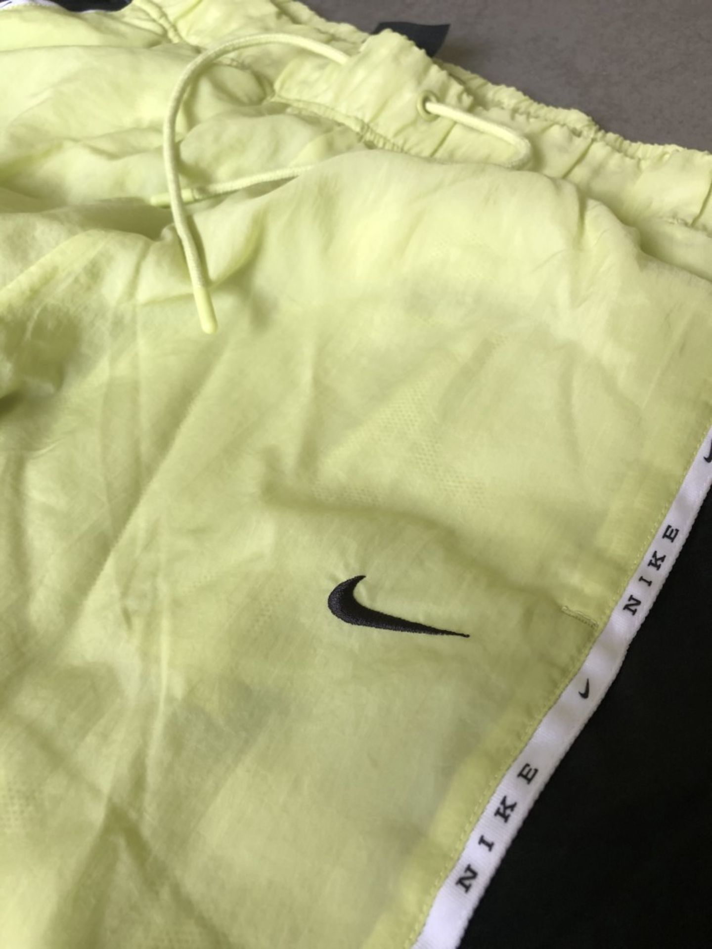 1 x Men's Genuine Vintage Nike Tracksuit In Neon/Black - Size (EU/UK): L/L - Preowned - Ref: JS113 - - Image 9 of 11