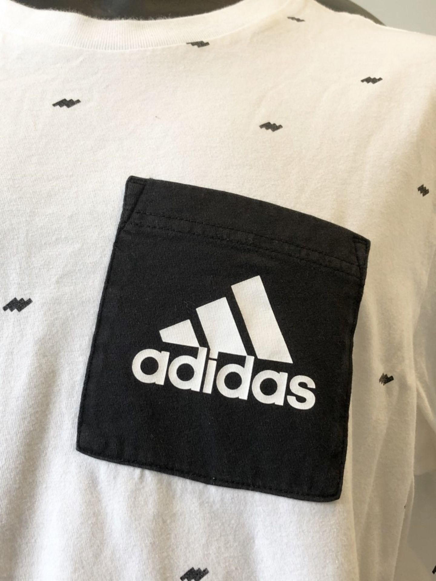 1 x Men's Genuine Adidas T-Shirt In White With Black Pocket - Size (EU/UK): L/L - Preowned - Ref: - Image 3 of 4