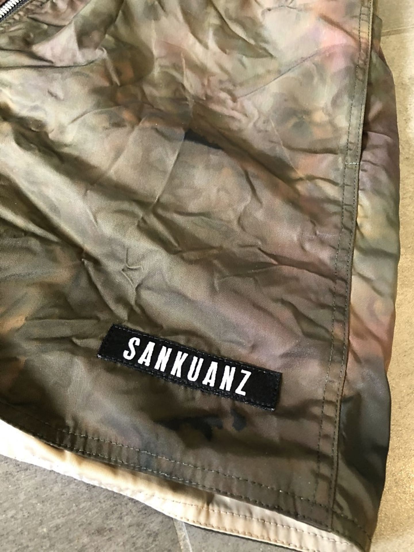 1 x Pair Of Men's Genuine Sankuaz Reversible Camo Shorts - Colour: Green / Cream - Image 3 of 6