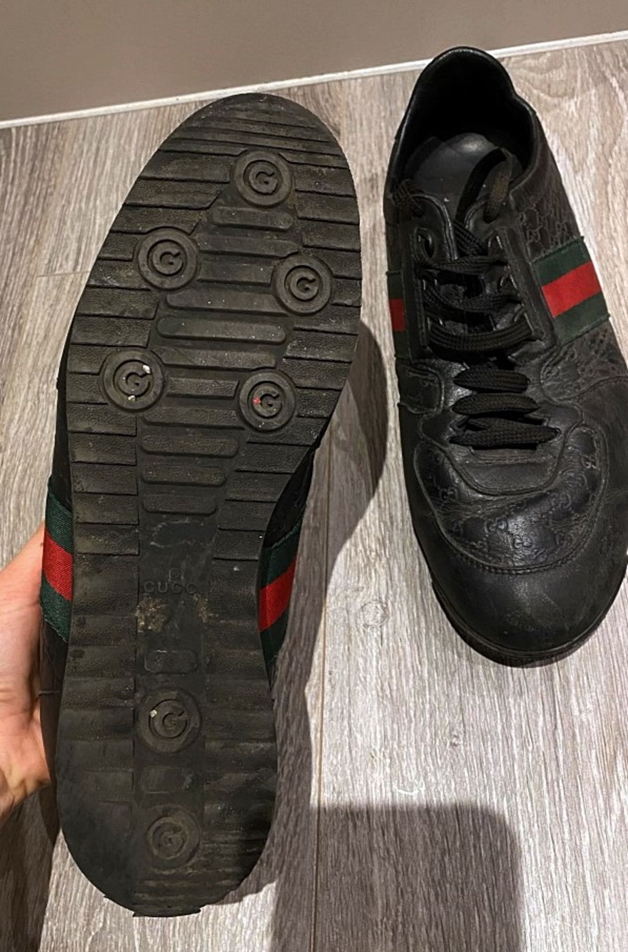 1 x Pair Of Genuine Gucci Mens Trainers In Black - Size: UK 8.5 - Preowned in Worn Condition - Ref - Image 4 of 4