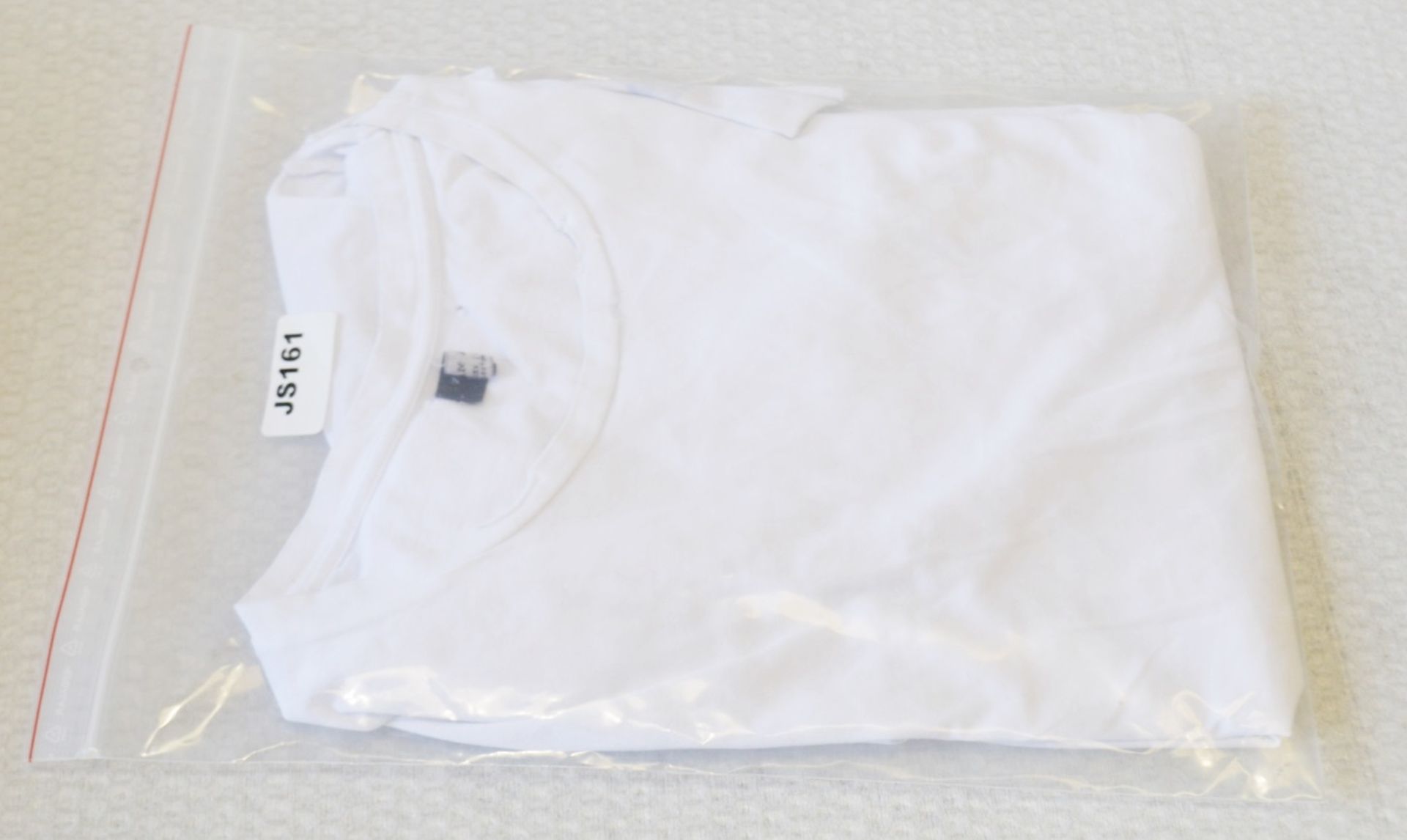 1 x Men's Genuine Designer Distressed T-Shirt In White - Preowned - Ref: JS161 - NO VAT ON THE - Image 4 of 7