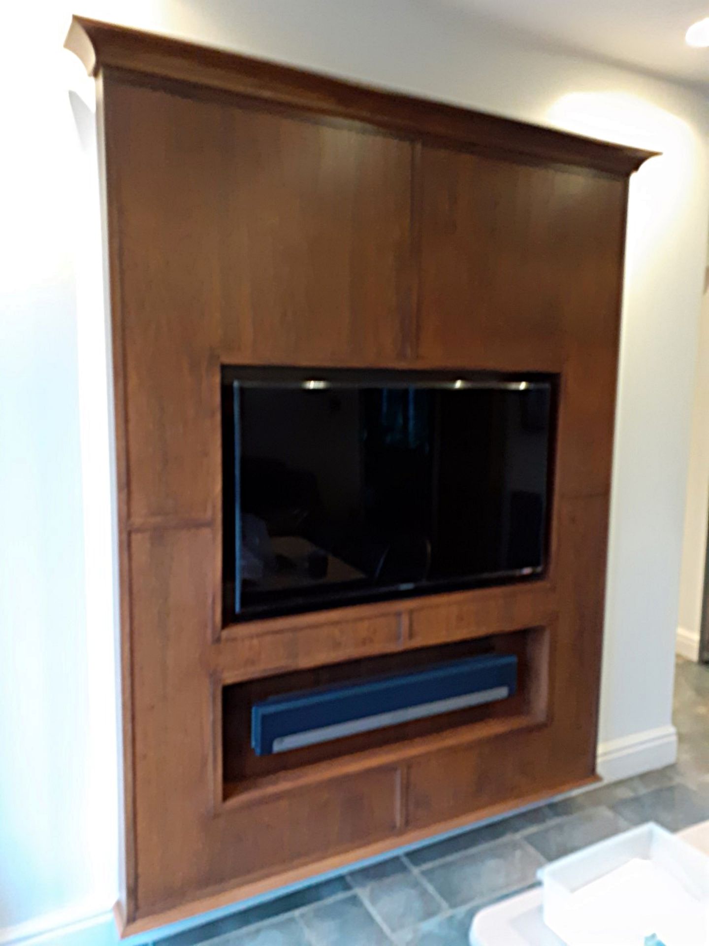 1 x Bespoke Solid Wood Floating TV Wall Unit Backlit With LED Lighting - NO VAT ON THE HAMMER - Image 9 of 9