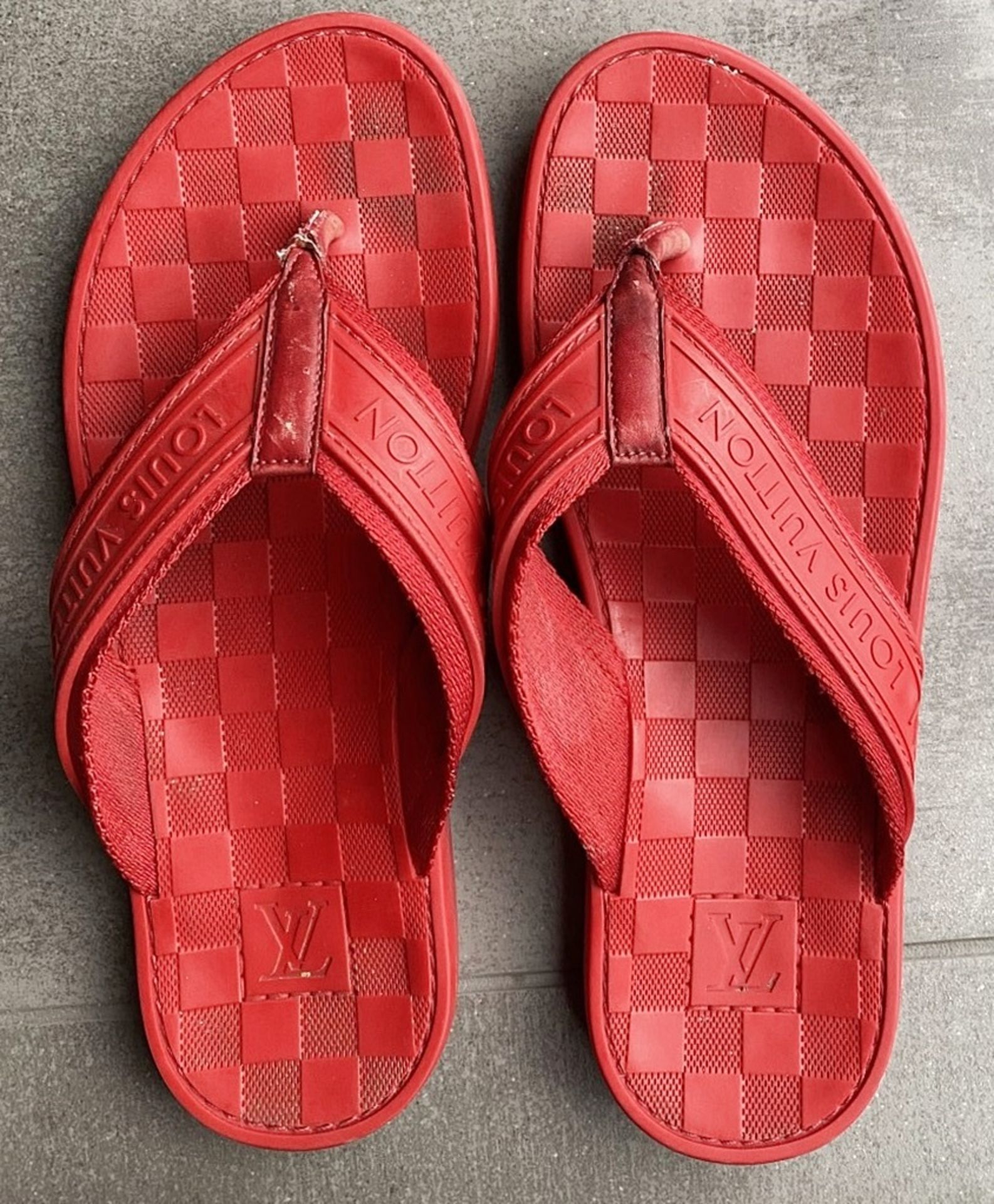 1 x Pair Of Men's Genuine Louis Vuitton Flip Flops In Red - Size Approx: 42 - Original RRP £350.00