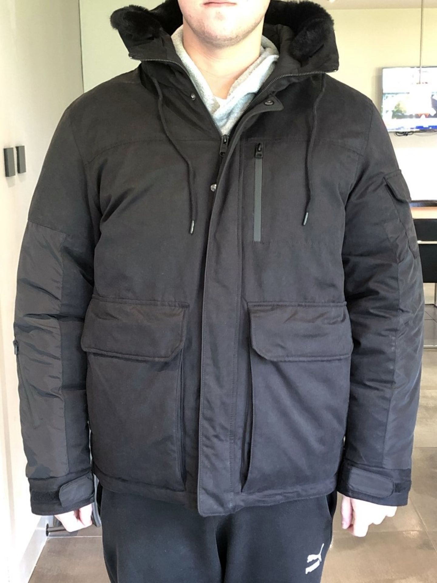 1 x Men's Genuine Zara Coat In Black With A Faux Fur Lined Hood - Size (EU/UK): XL/XL - Preowned -
