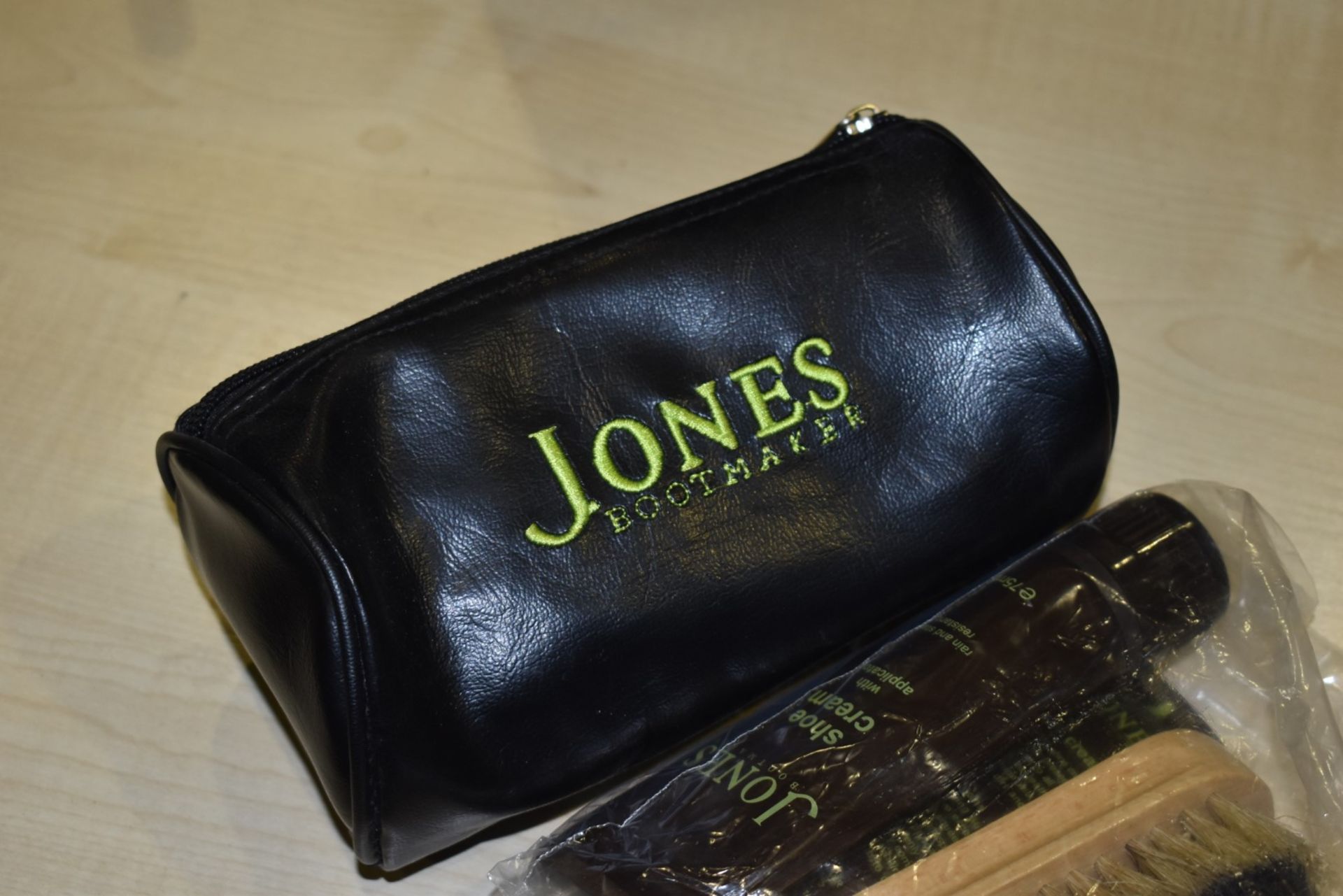1 x Brand New Jones Shoe Cleaning Kit - Includes Creams, Brushes, Clothe and Carry Case - Ref: - Image 4 of 4
