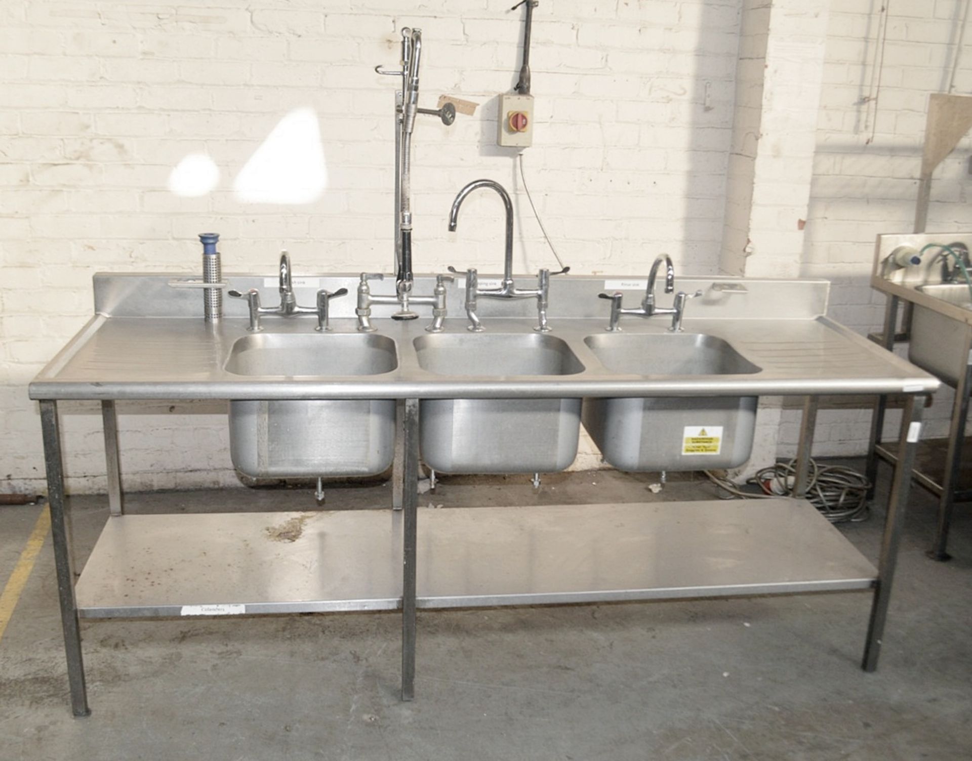 1 x Stainless Steel Commercial Kitchen Triple Pot Wash Sink Unit With Spray Arm - Dimensions: H97 - Image 4 of 9