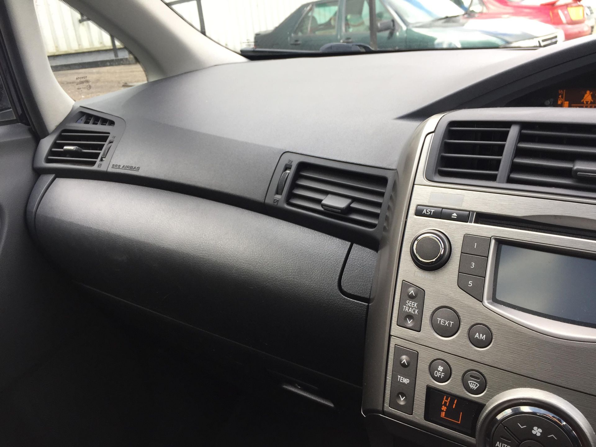 2009 Toyota Verso T spirit D-4D 2.0 5Dr MPV - CL505 - NO VAT ON THE HAMMER - Locatio - Image 13 of 24