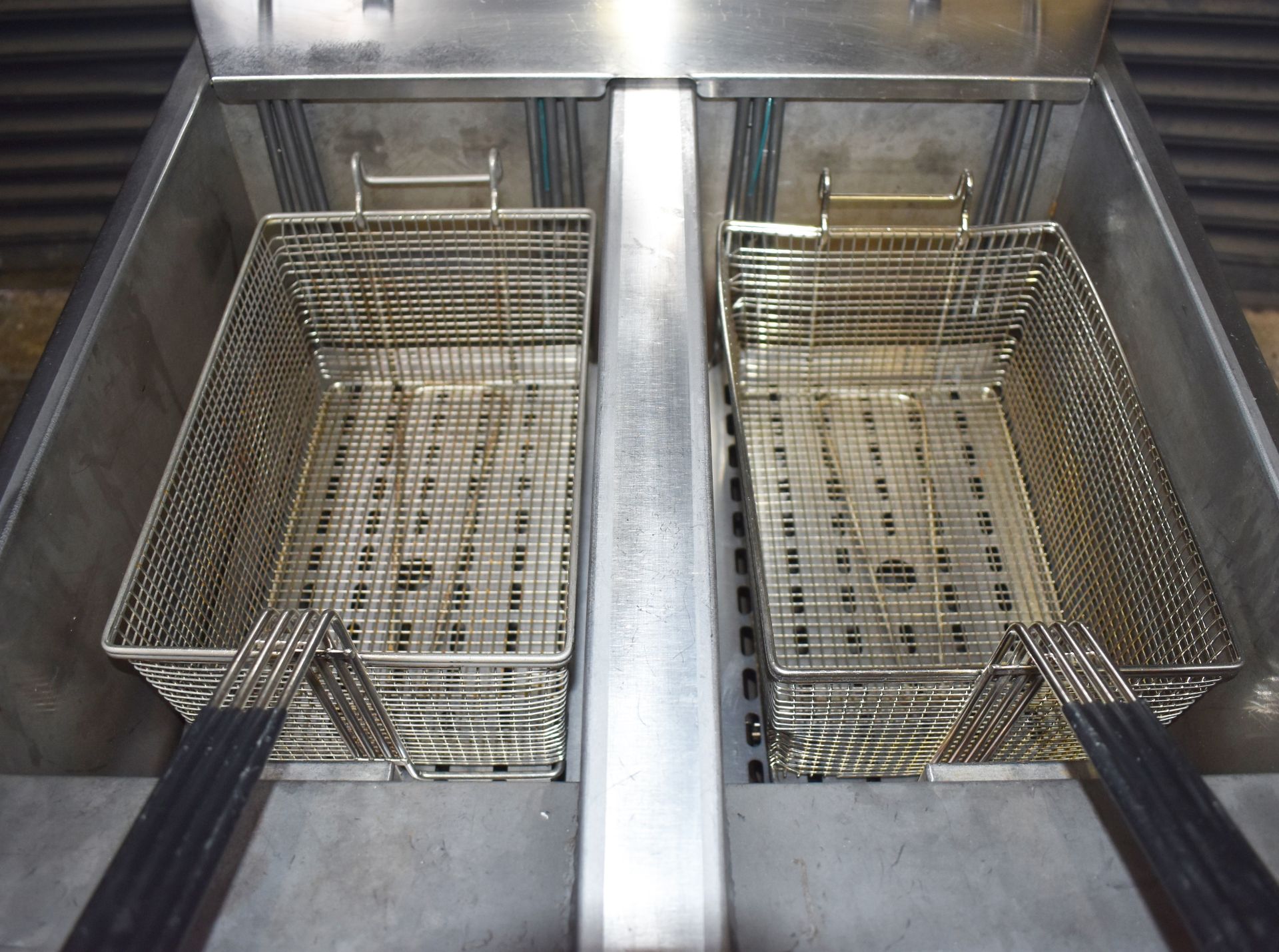 1 x Lincat Opus 700 OE7113 Twin Tank Electric Fryer With Filtration - Includes Baskets - 240V / - Image 3 of 11