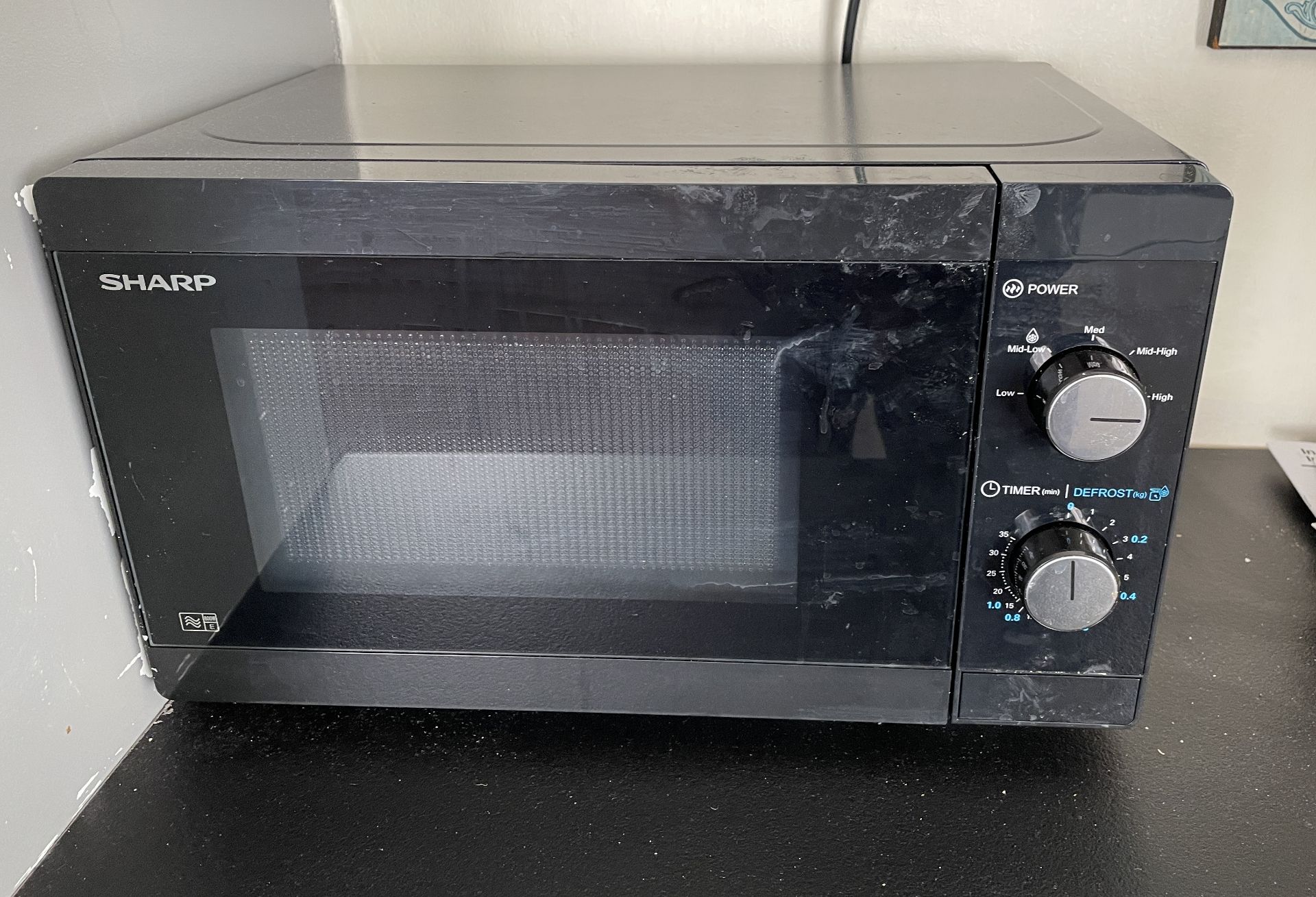 1 x Microwave and Toaster - From An Exclusive Property In Leeds - No VAT on the Hammer - CL648 -