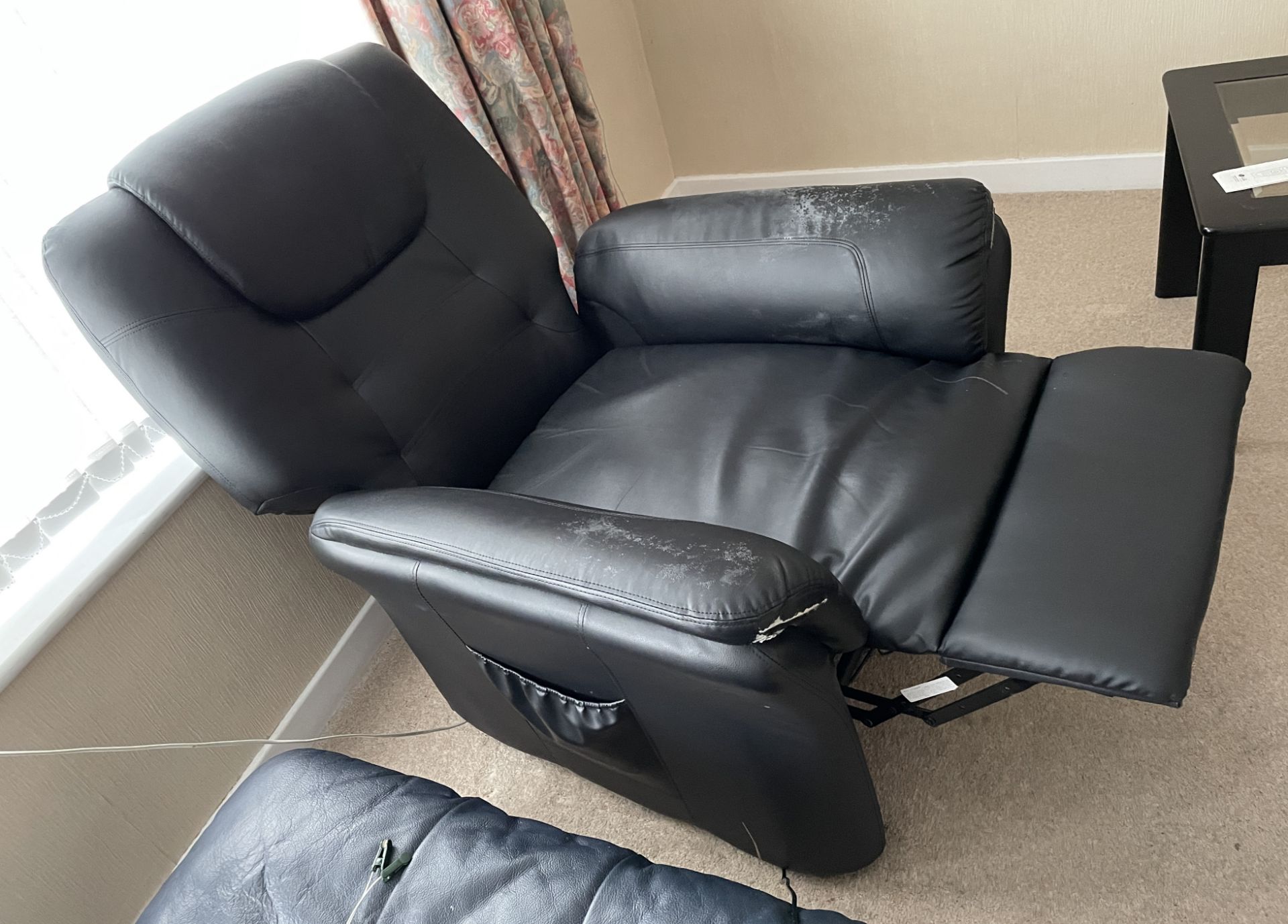 1 x Stylish Motorised Recliner Chair In Black - From An Exclusive Property In Leeds - No VAT on - Image 6 of 7