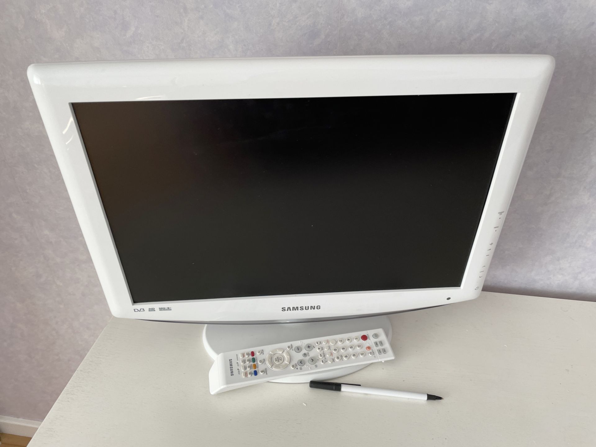 1 x Samsung 19" LCD TV With Remote Control - MODEL LE19R86WD - From An Exclusive Property In Leeds - - Image 2 of 4