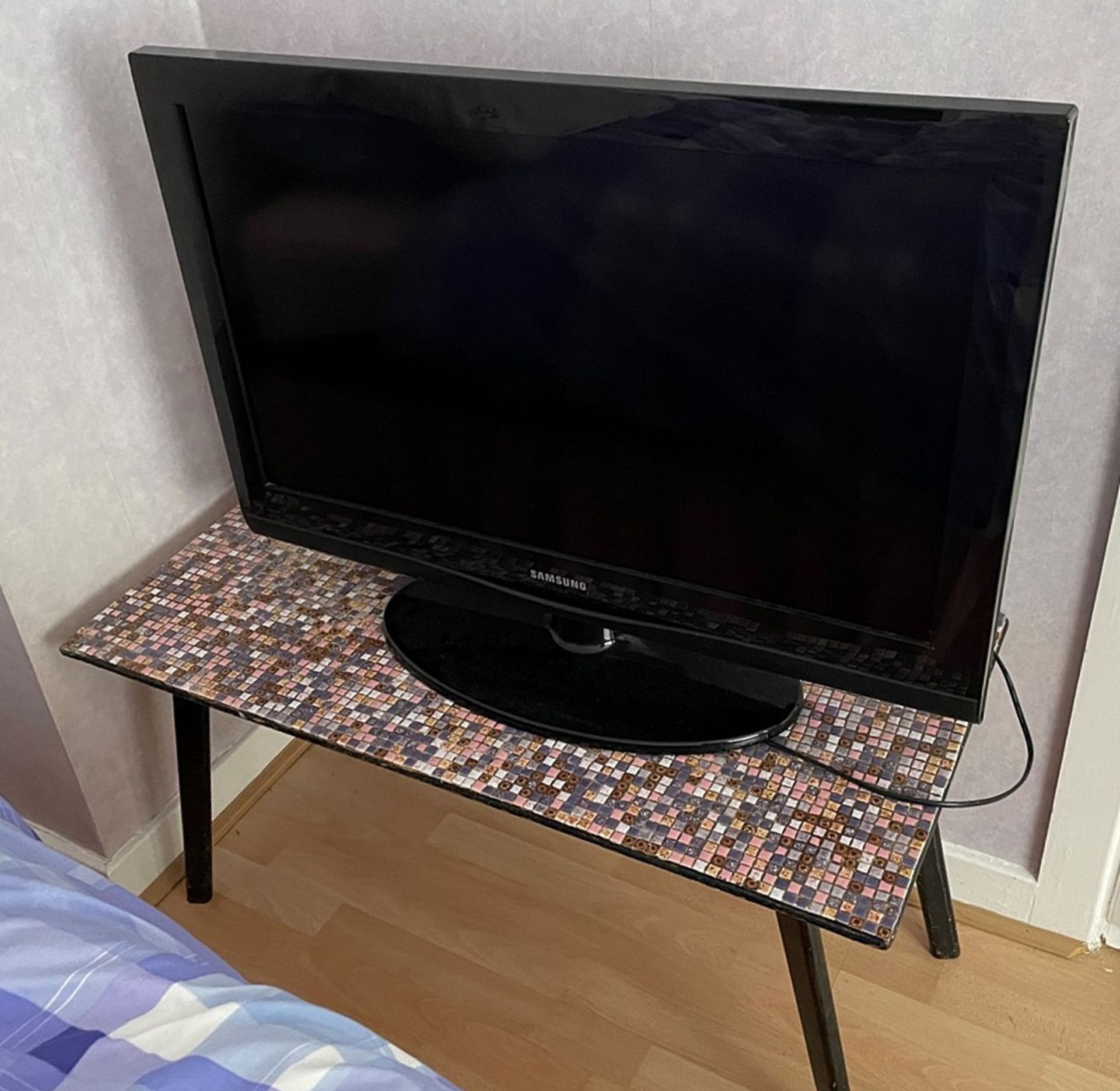 1 x SAMSUNG 32" LCD Television - Model: Samsung LE32C350 - From An Exclusive Property In Leeds - - Image 4 of 4