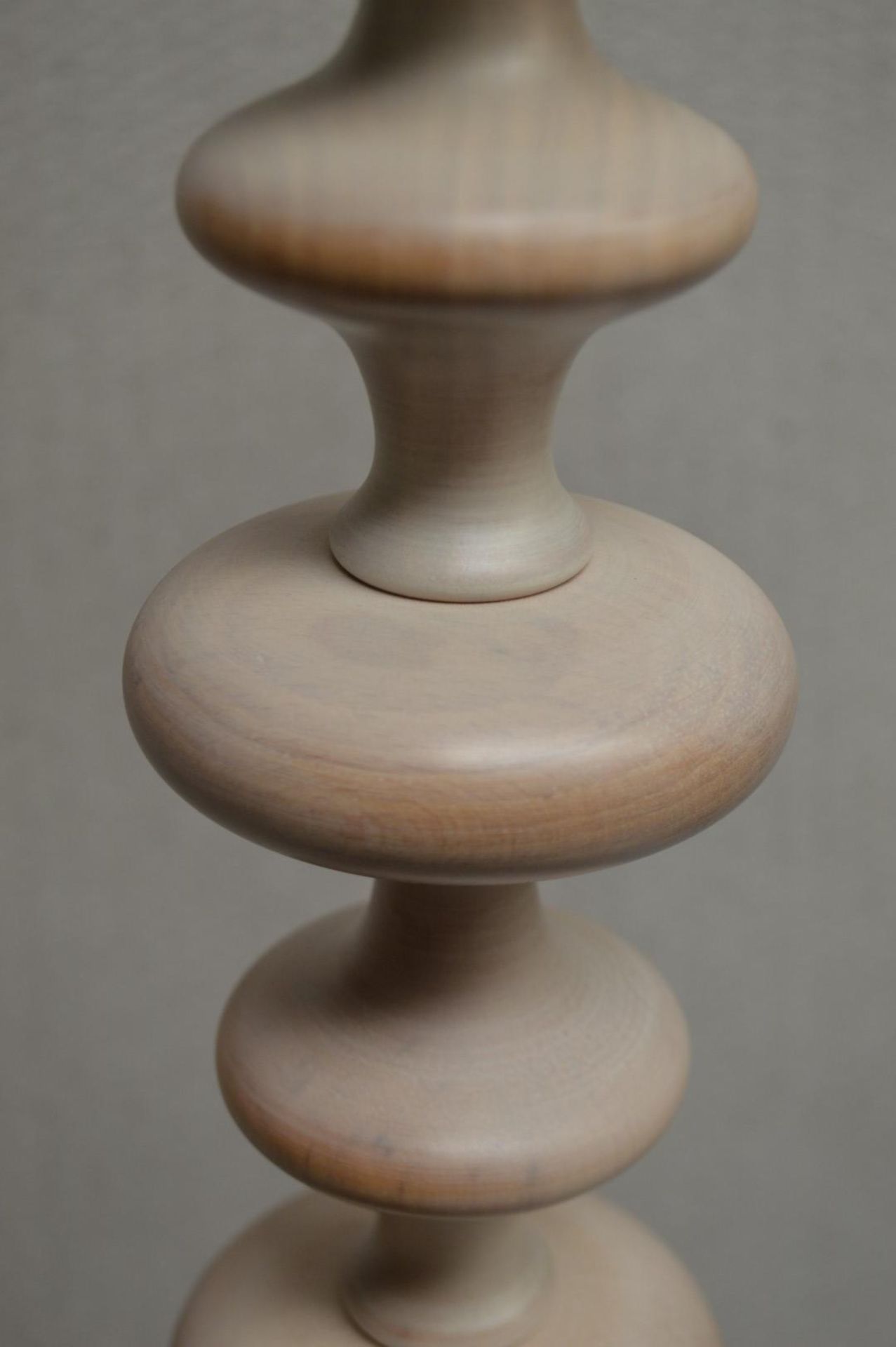 1 x CHELSOM Wooden Floorlamp Featuring A Cream Wash Finish - Unused Boxed Stock - Made In Italy - - Image 4 of 12