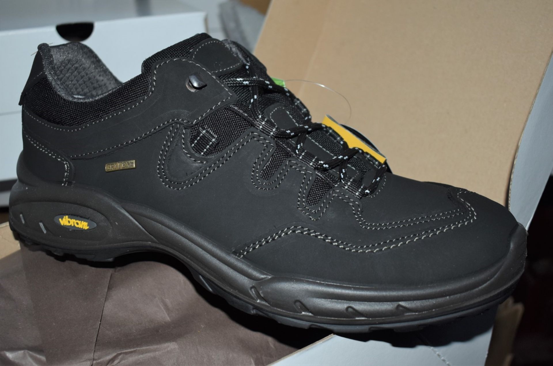 1 x Pair of Mens VIBRAM Walking Shoes - Outdoor GriTex Trekking Shoes With Cordura Fabric - Made - Image 5 of 5