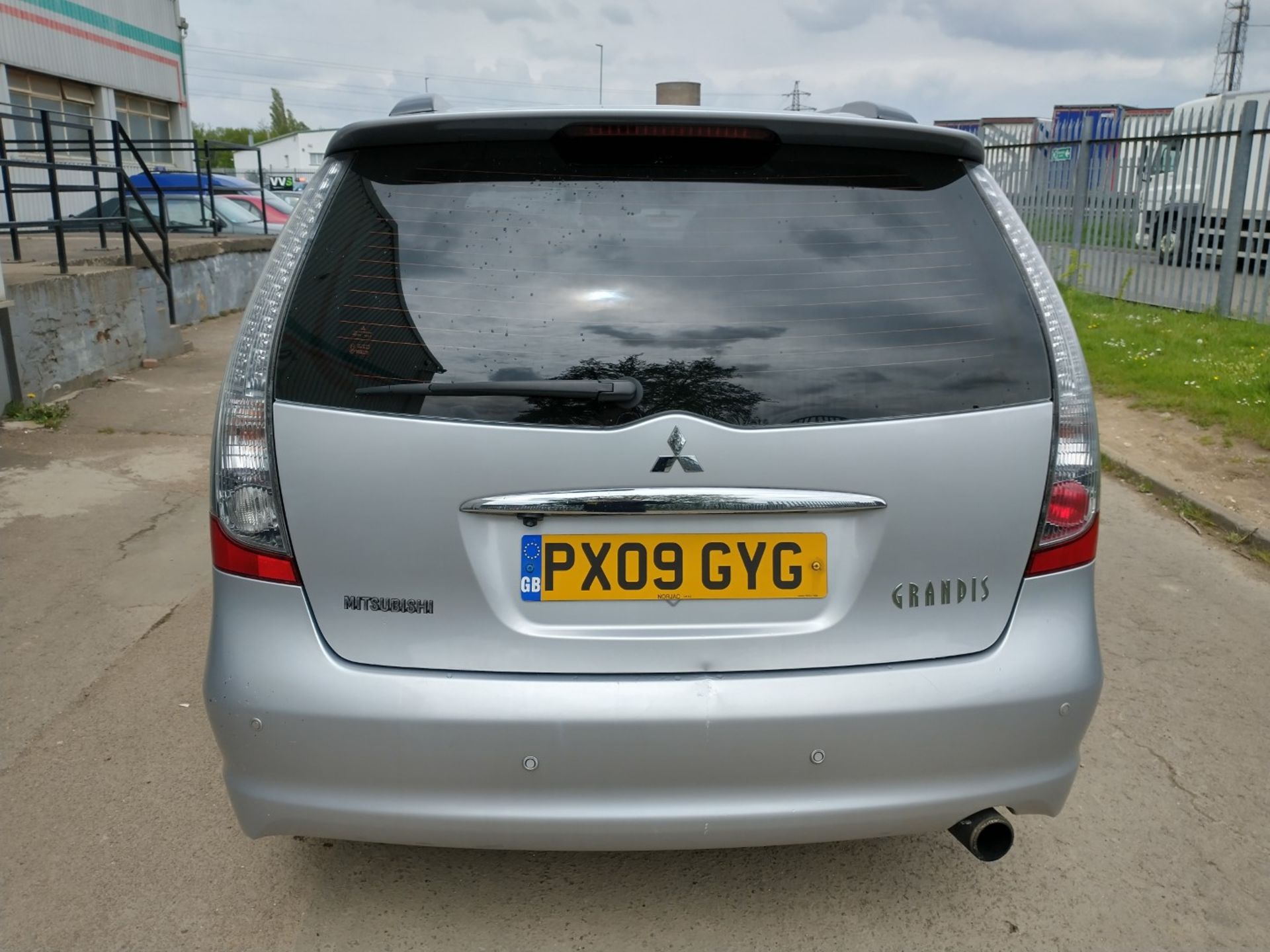 2009 Mitsubishi Granis Elegance Di-D & seater MPV Diesel 2.0 - CL505 - NO VAT ON THE HAMMER - Locat - Image 8 of 21