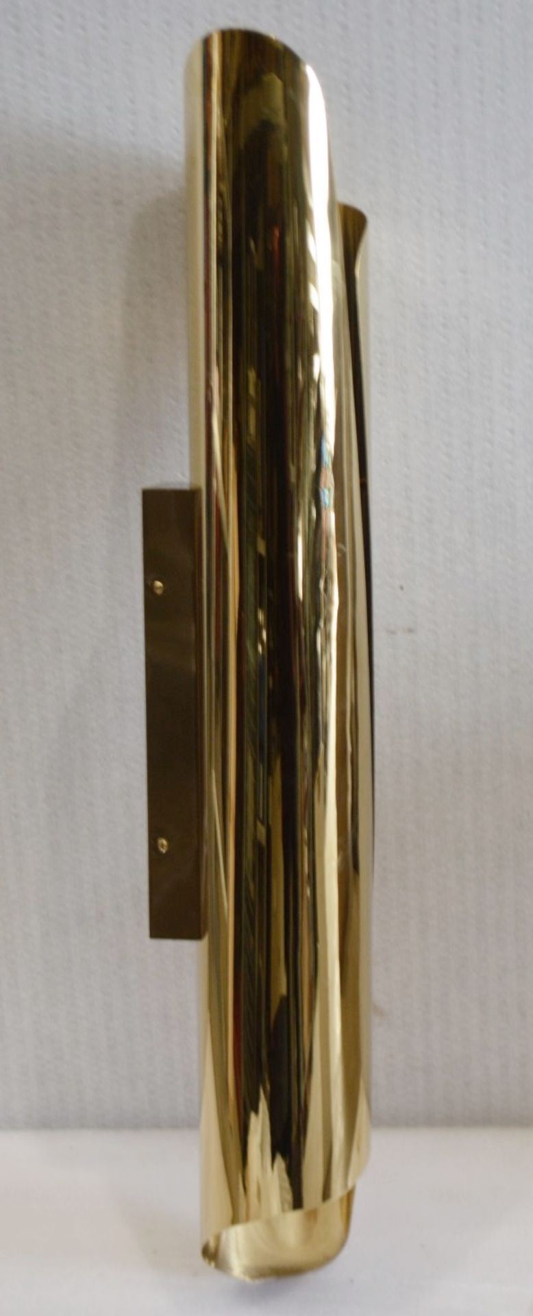 1 x 1-Metre Tall CHELSOM LED 'Curled' Wall Light / Sculptural Display Piece In A Polished Brass - Image 5 of 11