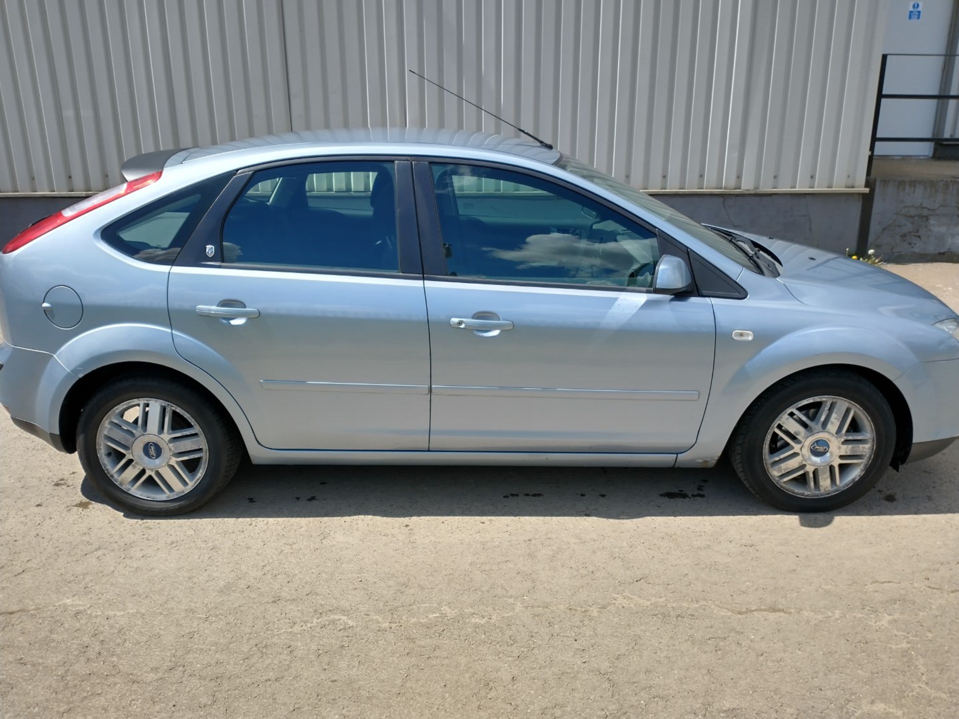 2005 Ford Focus Ghia T 5dr Hatchback - CL505 - NO VAT ON THE HAMMER - Location: Corby - Image 8 of 20