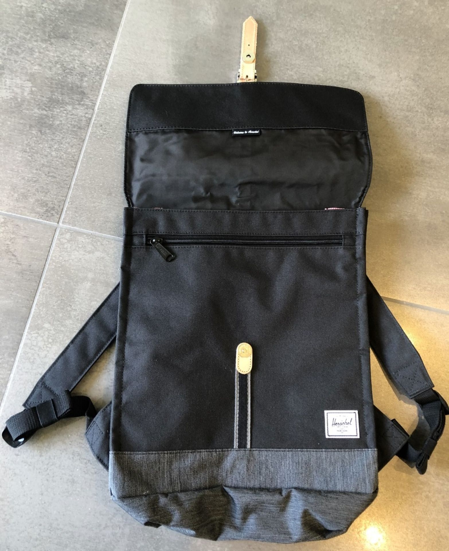 1 x Genuine Herschel Backpack In Black - Preowned - Ref: JS208 - NO VAT ON THE HAMMER - CL647 - - Image 2 of 6