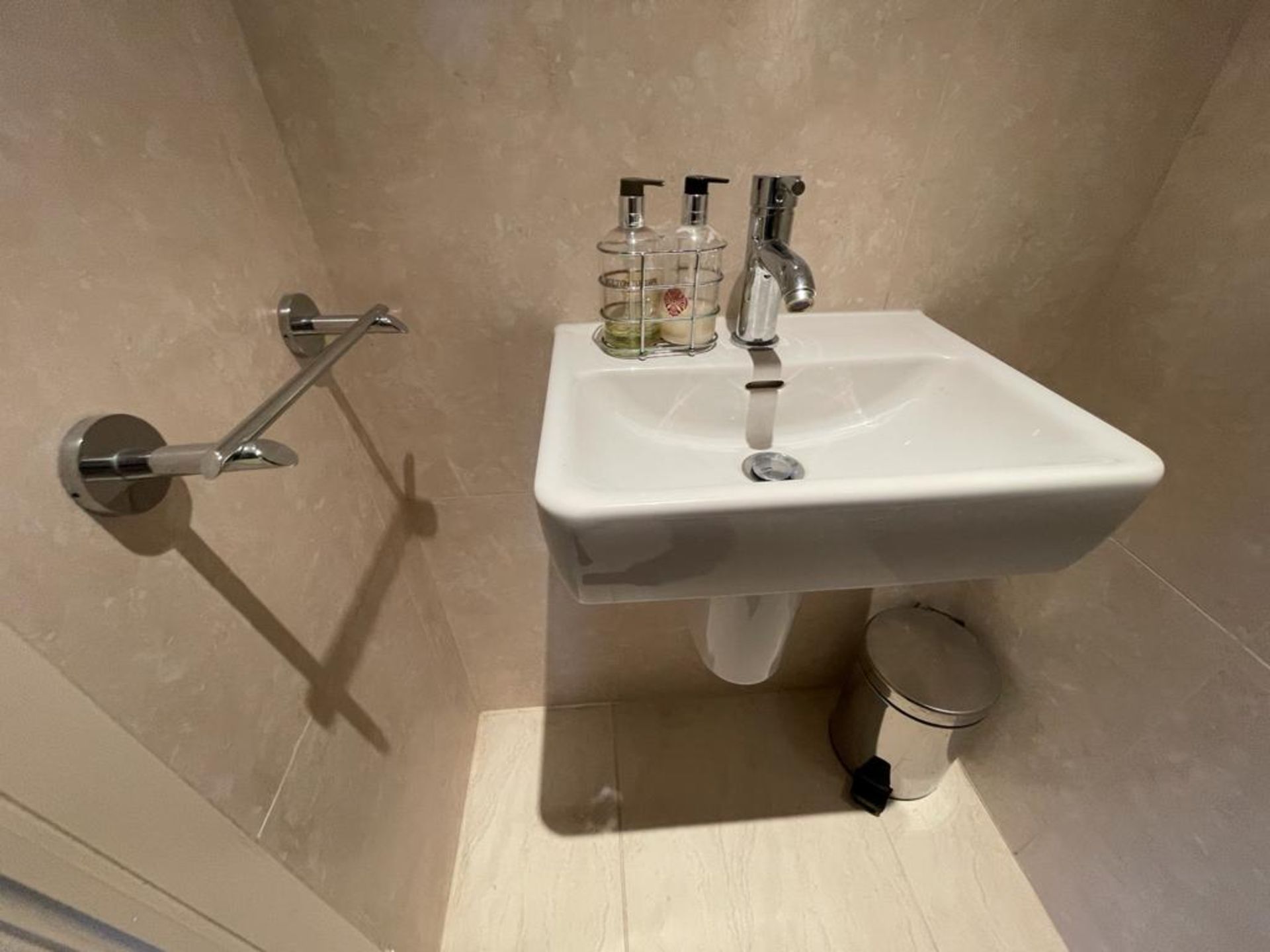 1 x LAUFEN PRO Toilet and Washbasin - NO VAT ON THE HAMMER - Preowned - CL631 - Location: Alderley - Image 6 of 7