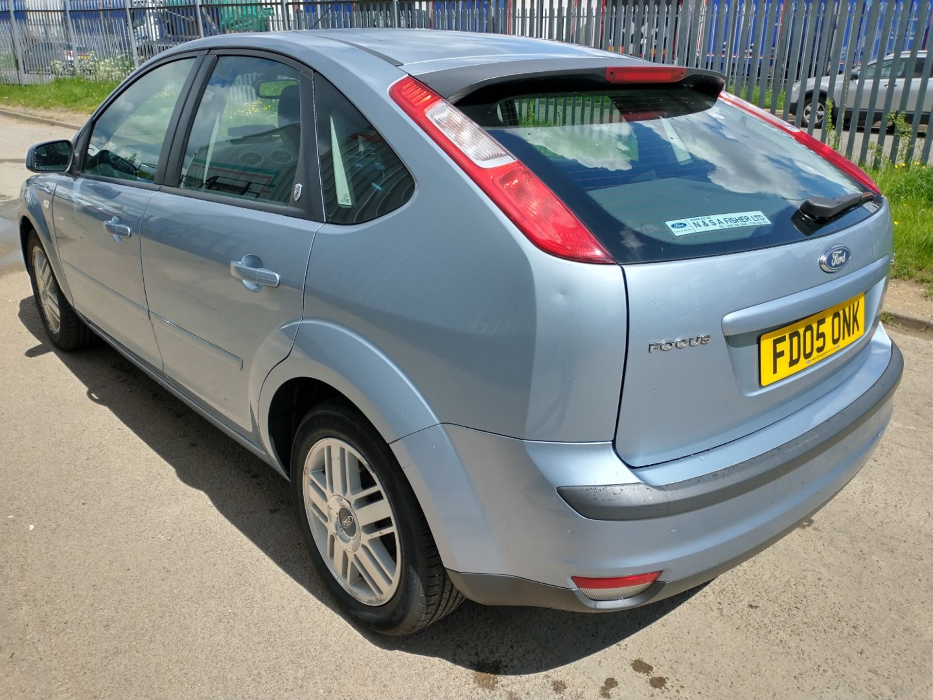 2005 Ford Focus Ghia T 5dr Hatchback - CL505 - NO VAT ON THE HAMMER - Location: Corby - Image 5 of 20