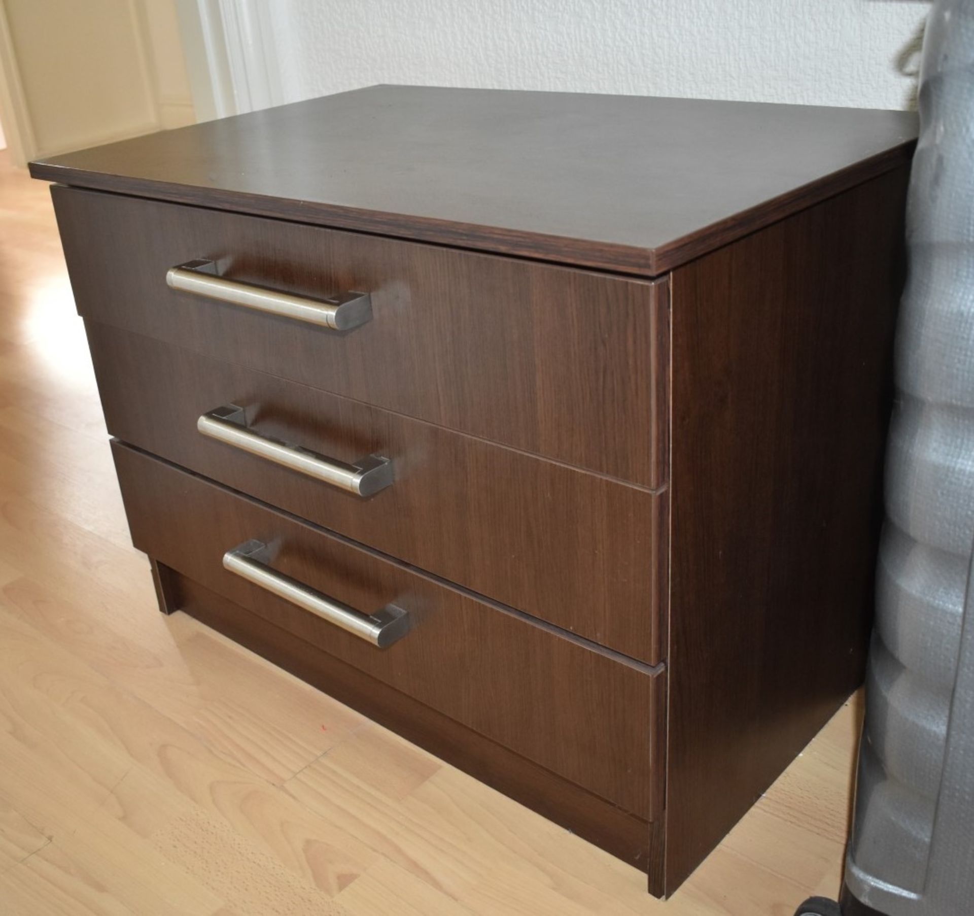 1 x Chest of Drawers With Walnut Finish - Dimensions: H60 x W81 x D54 cms - No VAT on the Hammer -