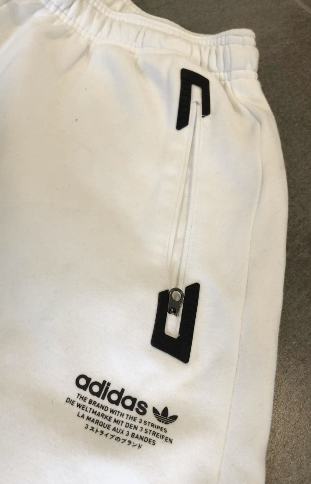 1 x Pair Of Men's Genuine Adidas Shorts In White - Size (EU/UK): L/L - Preowned - Ref: JS126 - NO - Image 5 of 9