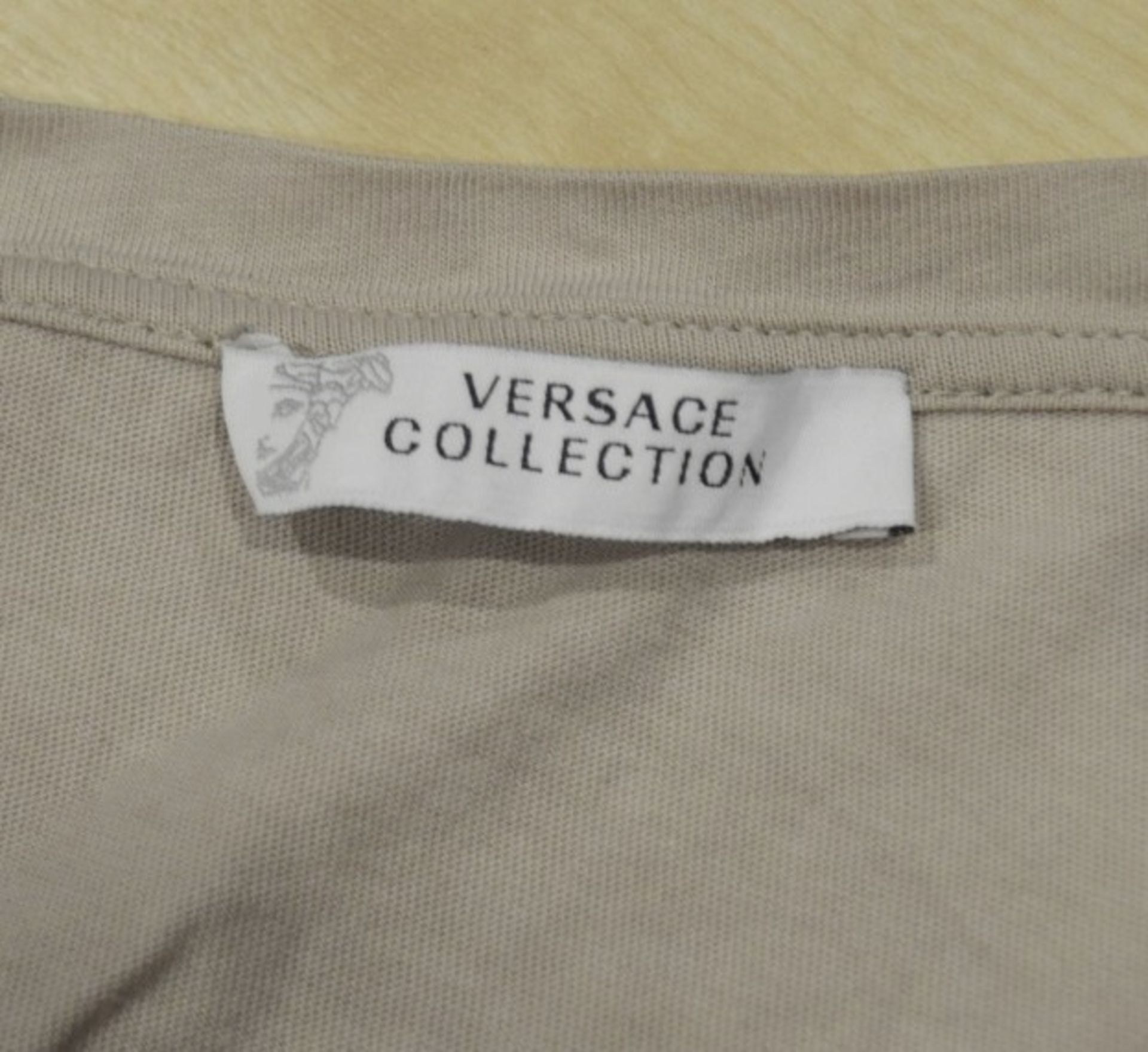 1 x Men's Genuine Versace T-Shirt In Beige - Size: Small - Preowned In Very Good Condition - Ref: - Image 5 of 6