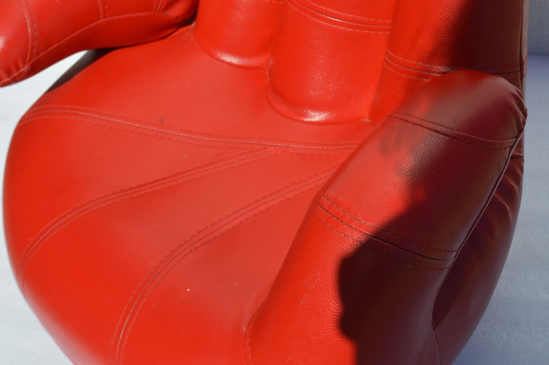 1 x Red Leather Small “HAND” Seat - From An Exclusive Property In Hale Barns - Dimensions: H55 x W50 - Image 5 of 7