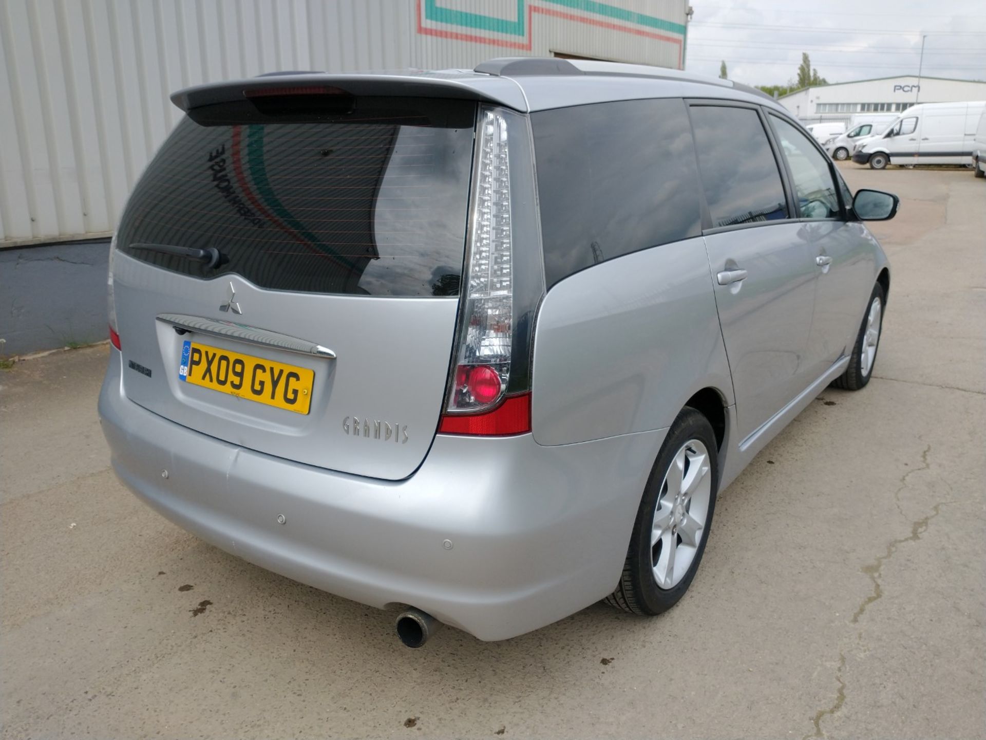 2009 Mitsubishi Granis Elegance Di-D & seater MPV Diesel 2.0 - CL505 - NO VAT ON THE HAMMER - Locat - Image 5 of 21