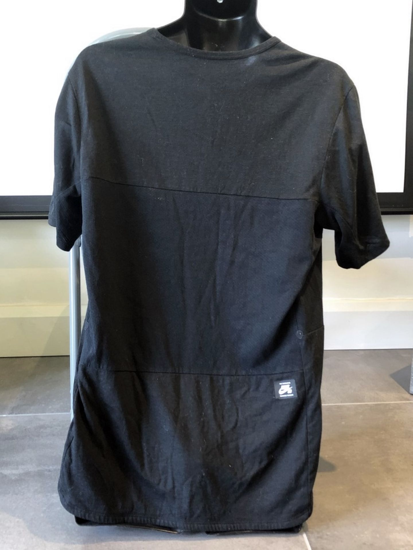 1 x Men's Genuine Nike SB T-Shirt In Black - Size (EU/UK): L/L - Preowned - Ref: JS165 - NO VAT ON - Image 4 of 6