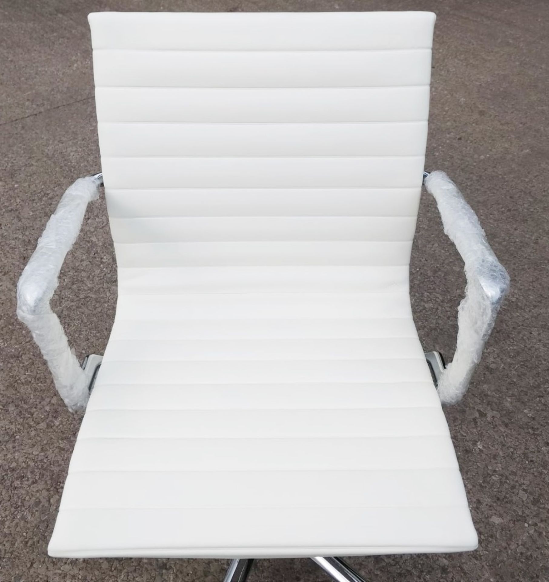 1 x LINEAR Eames-Inspired Ribbed Low Back Office Swivel Chair In WHITE - Brand New Boxed Stock - - Image 2 of 6