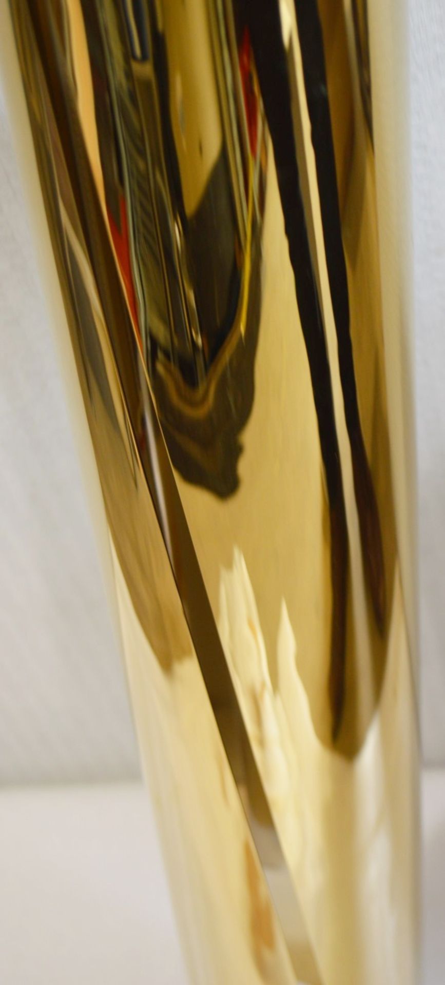 1 x 1-Metre Tall CHELSOM LED 'Curled' Wall Light / Sculptural Display Piece In A Polished Brass - Image 6 of 11