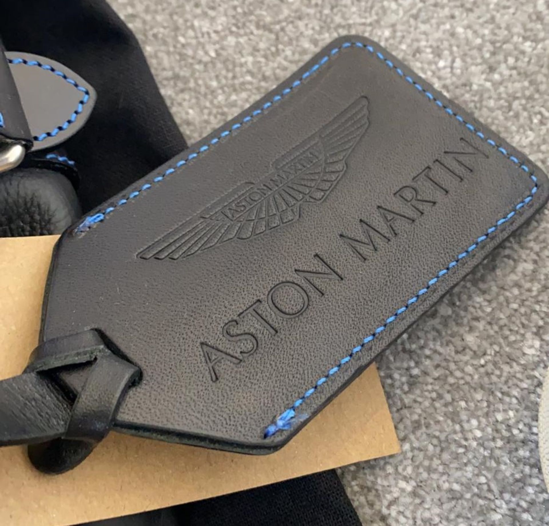1 x Genuine Aston Martin Vantage Large Leather Holdall Luggage Case - Type 707400 - New With - Image 9 of 10