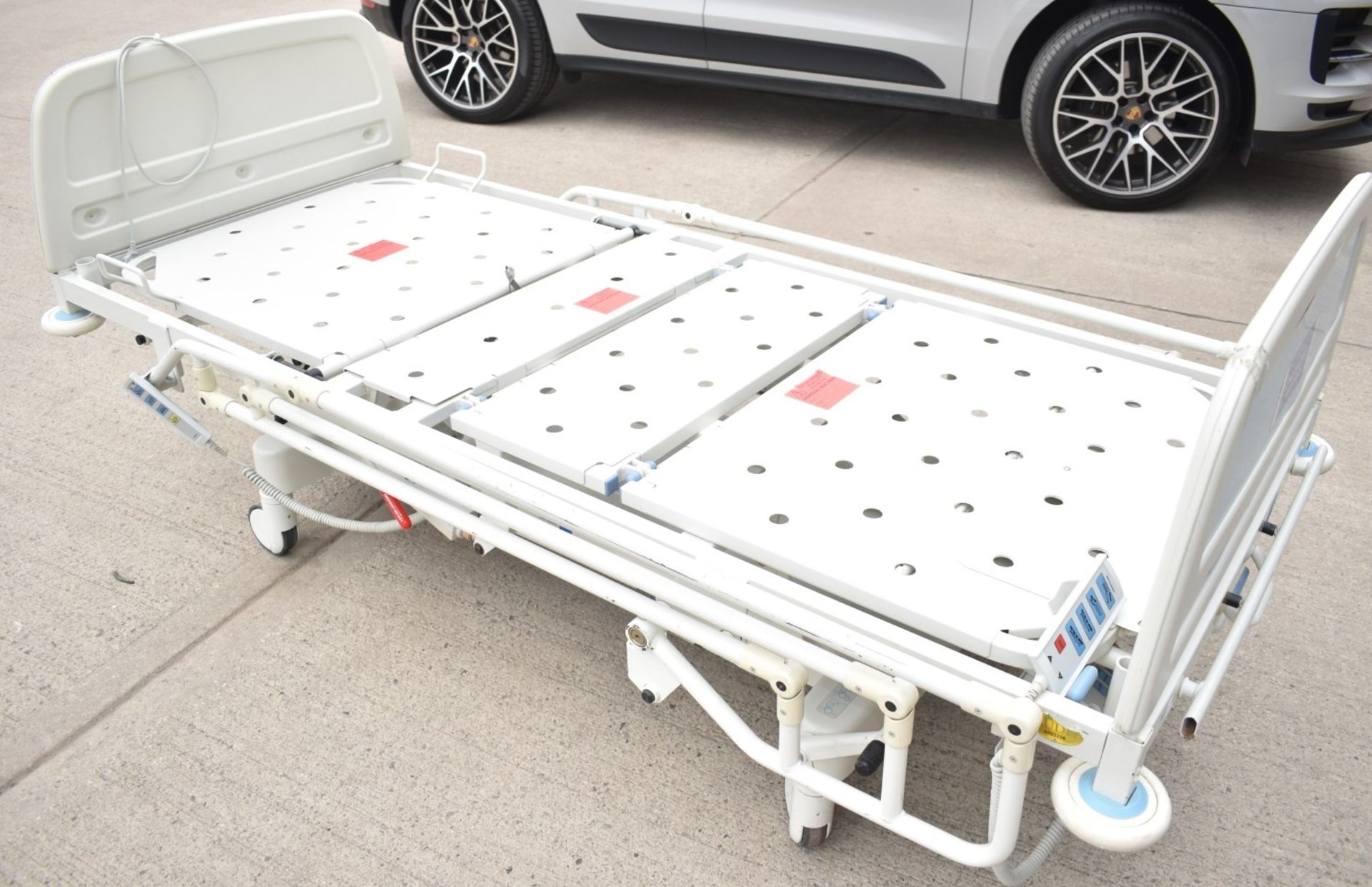 1 x Huntleigh CONTOURA Electric Hospital Bed - Features Rise/Fall 3-Way Profiling, Side Rails, - Image 3 of 15