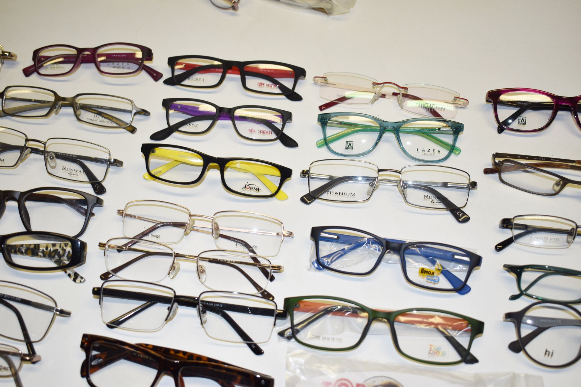 100 x Assorted Pairs of Spectacle Eye Glasses - New and Unused Stock - Various Designs and Brands - Image 8 of 27