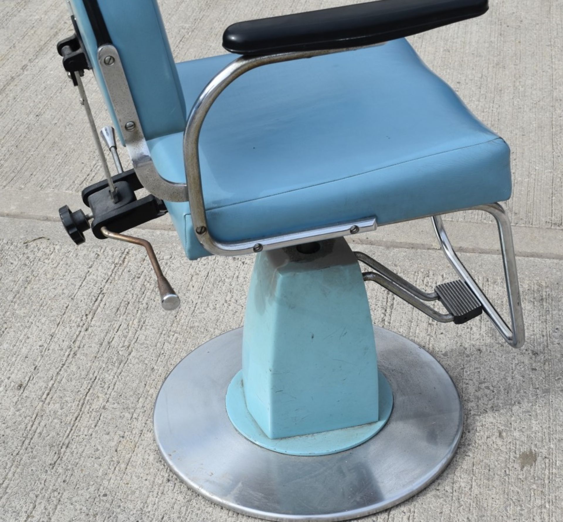 1 x Vintage F&F Koenigkramer Examination Chair With Gas Lift and Headrest - Removed From a Central - Image 12 of 12