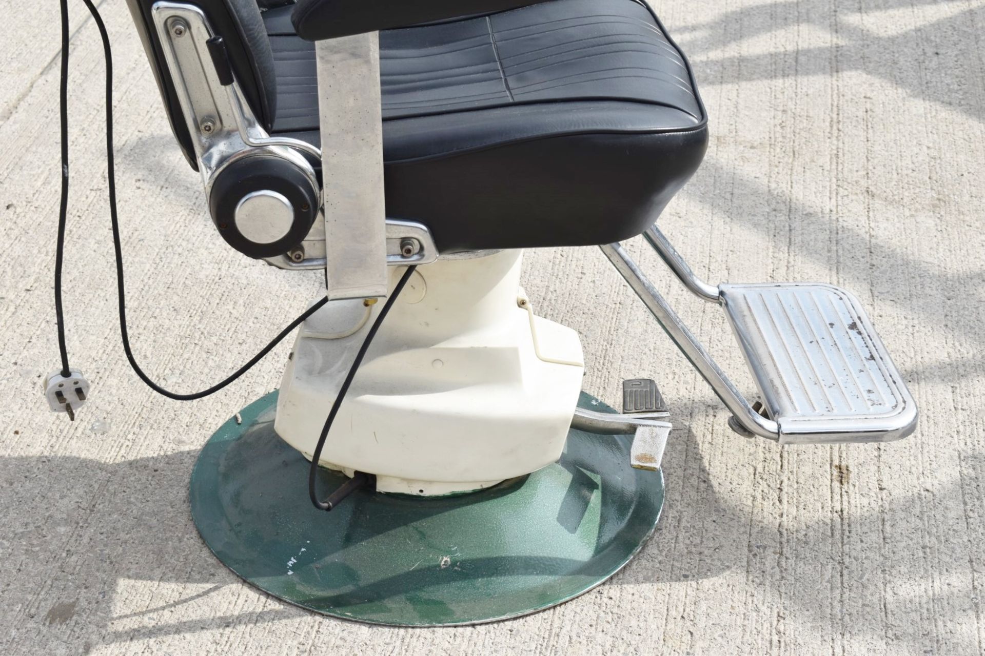 1 x Vintage BELMONT Electric Examination Power Chair With Head and Foot Rests - Removed From a - Image 7 of 19