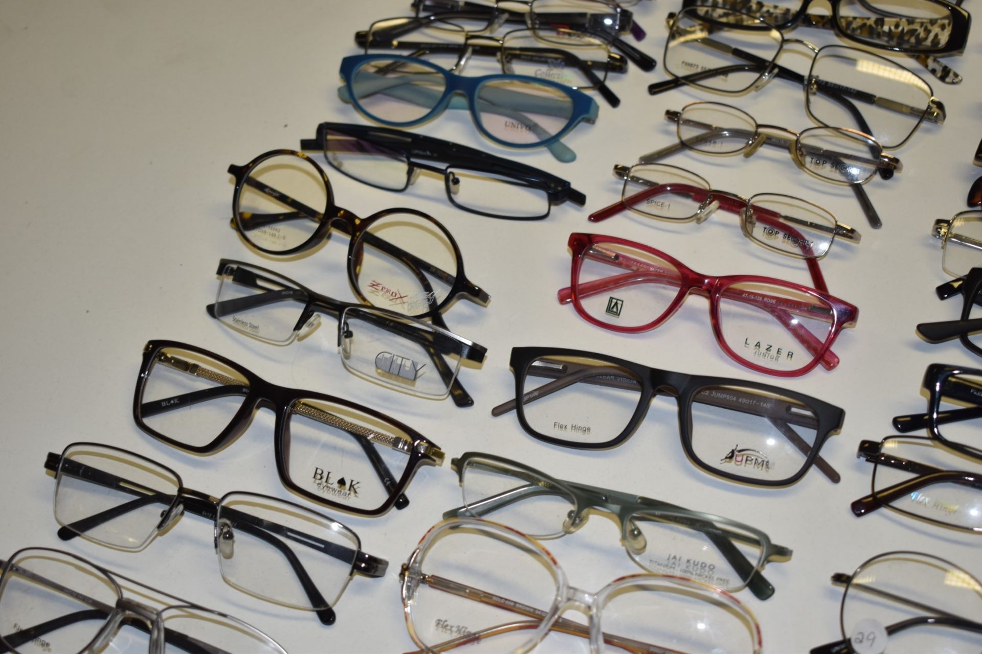 100 x Assorted Pairs of Spectacle Eye Glasses - New and Unused Stock - Various Designs and Brands - Image 24 of 27