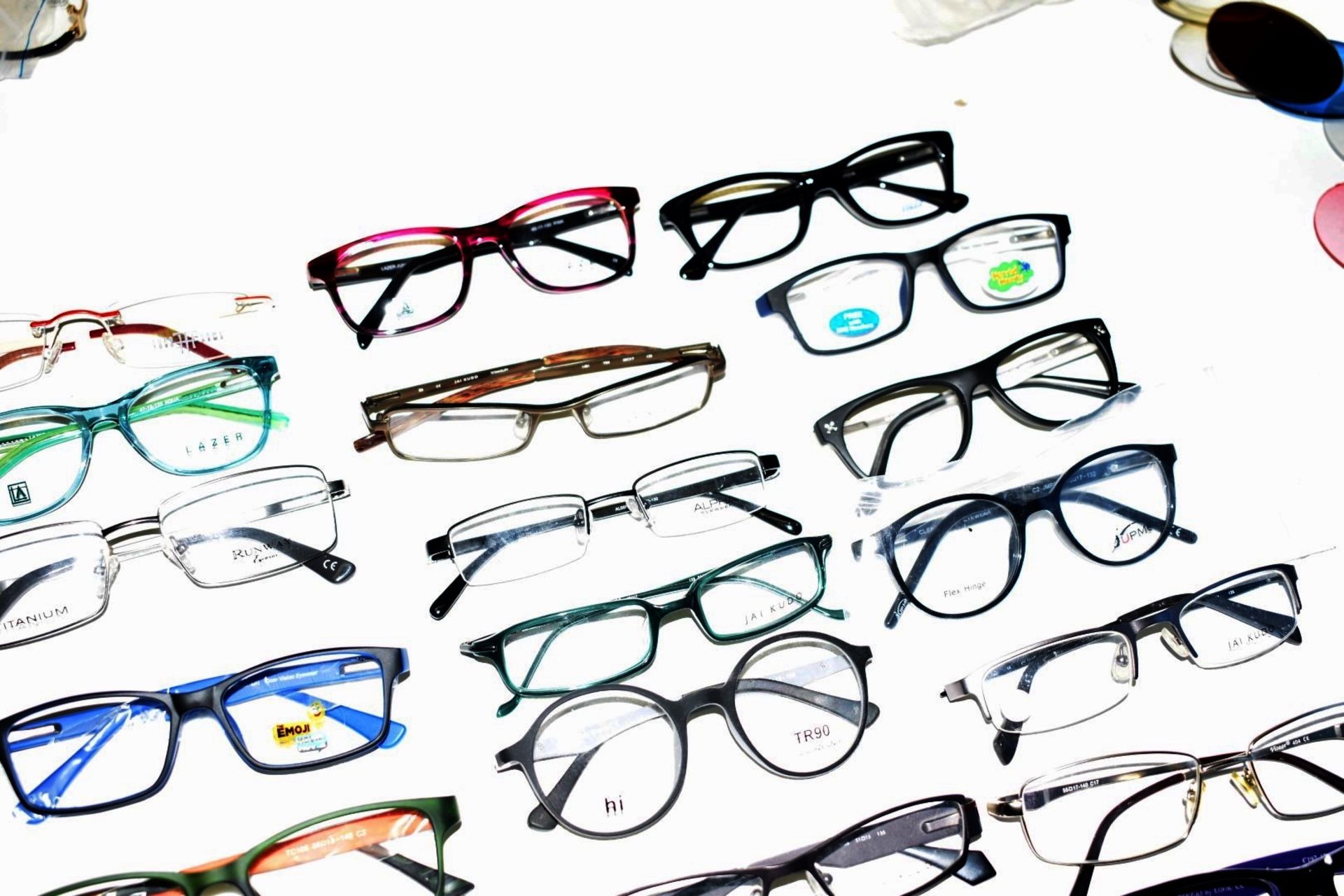 100 x Assorted Pairs of Spectacle Eye Glasses - New and Unused Stock - Various Designs and Brands - Image 9 of 27