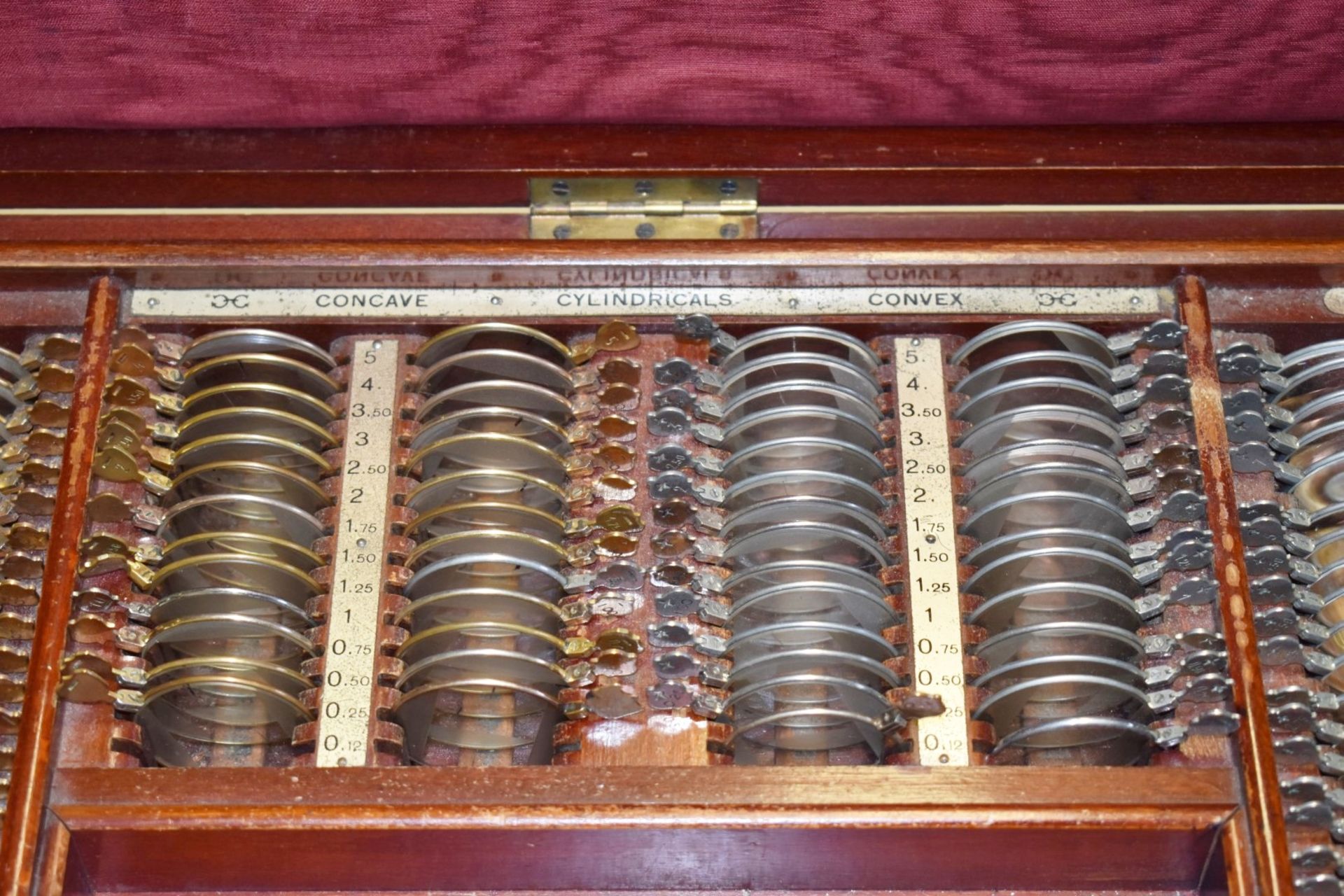 1 x Set of Vintage Opticians Lenses in Mahogany Wooden Case - Ref: GTI152 - CL645 - Location: - Image 11 of 13