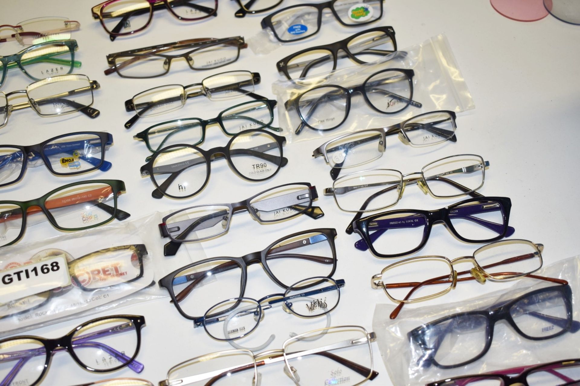 100 x Assorted Pairs of Spectacle Eye Glasses - New and Unused Stock - Various Designs and Brands - Image 10 of 27