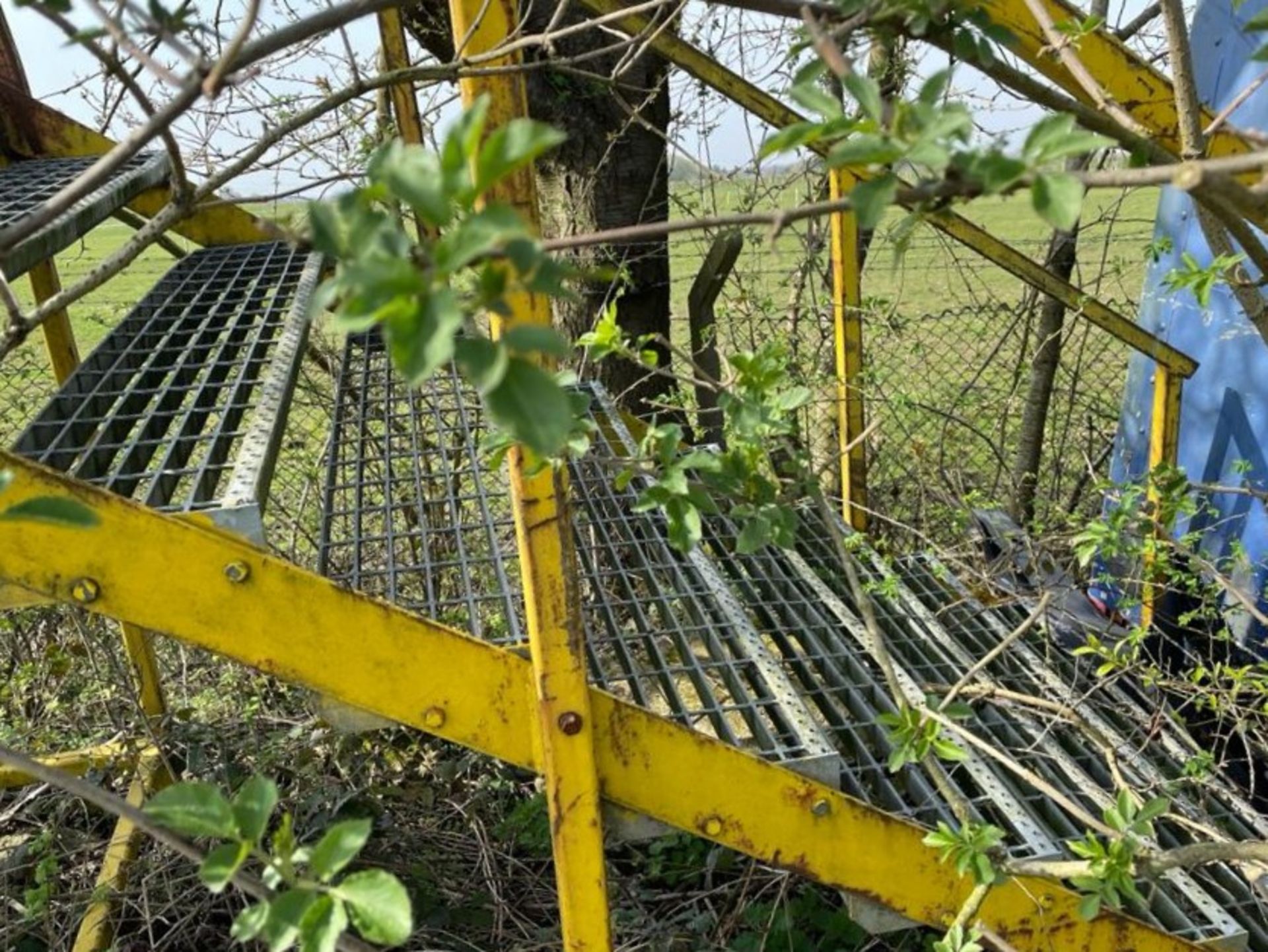 1 x Industrial Platform With Stairs and Perforated Galvanised Steel Base - Dimensions: H290 x L600 x - Image 6 of 10