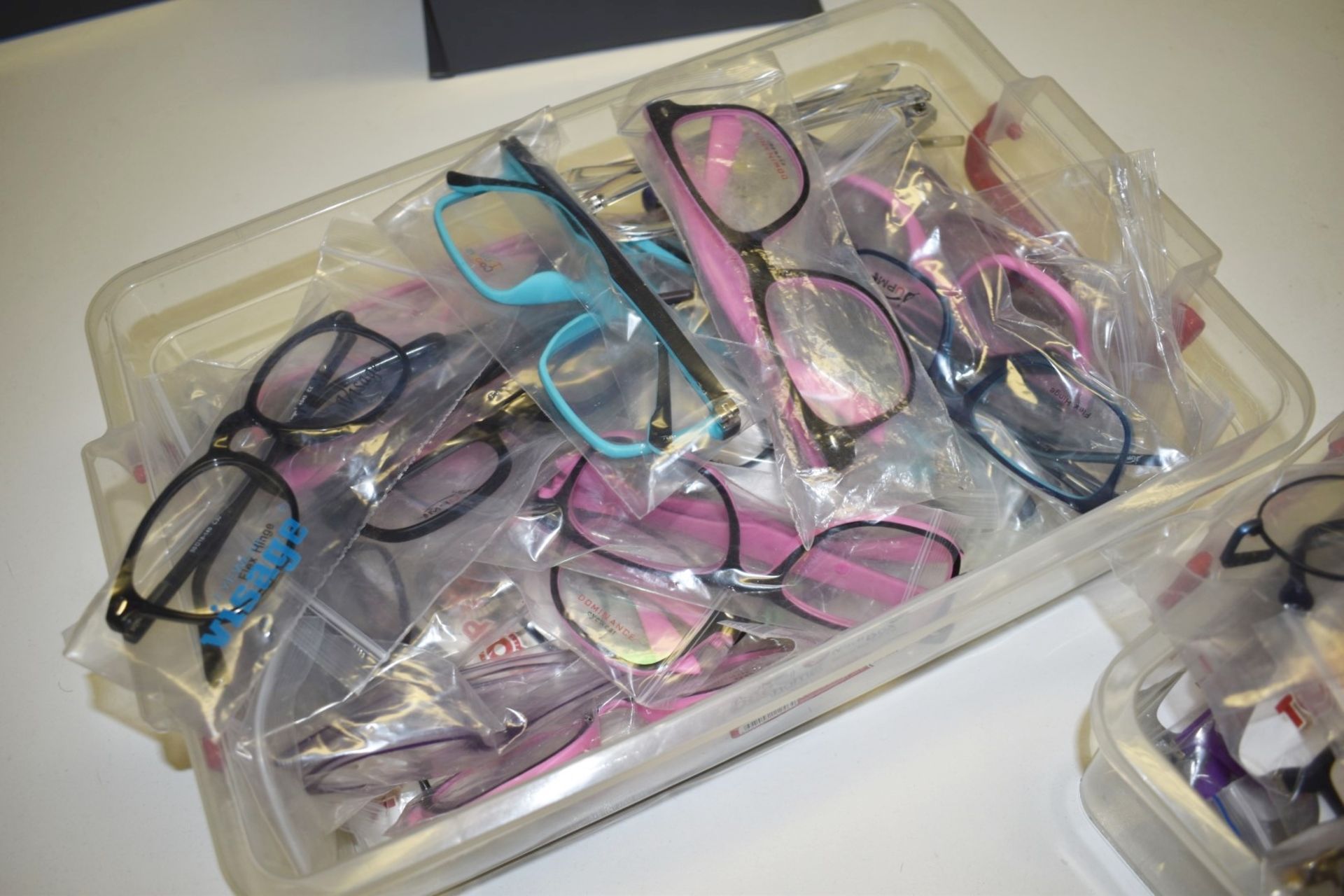 100 x Assorted Pairs of Spectacle Eye Glasses - New and Unused Stock - Various Designs and Brands - Image 15 of 19