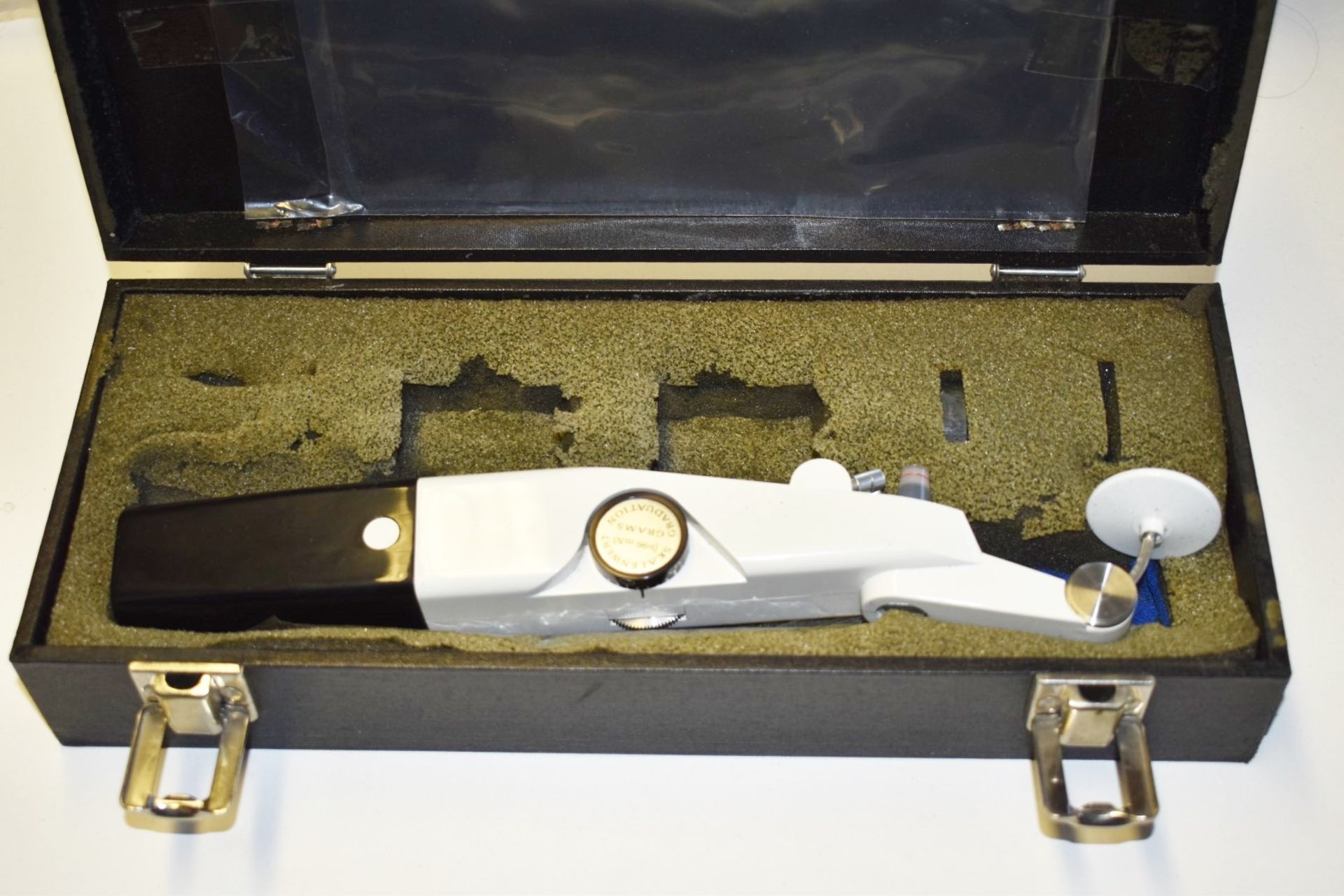 1 x Clement Clake Perkins Tonometer With Carry Case - Ref: GTI157 - CL645 - Location: Altrincham