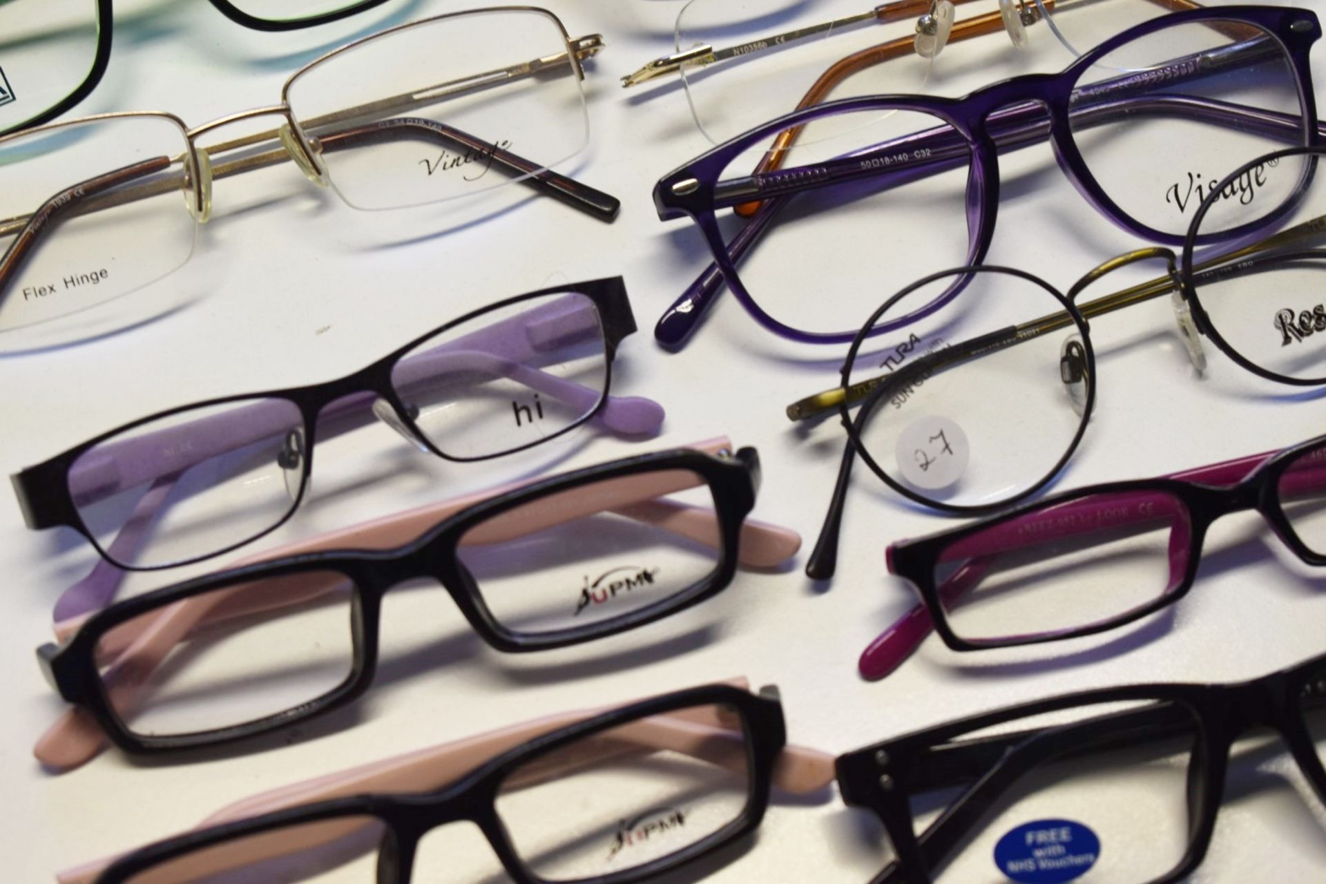 100 x Assorted Pairs of Spectacle Eye Glasses - New and Unused Stock - Various Designs and Brands - Image 25 of 27