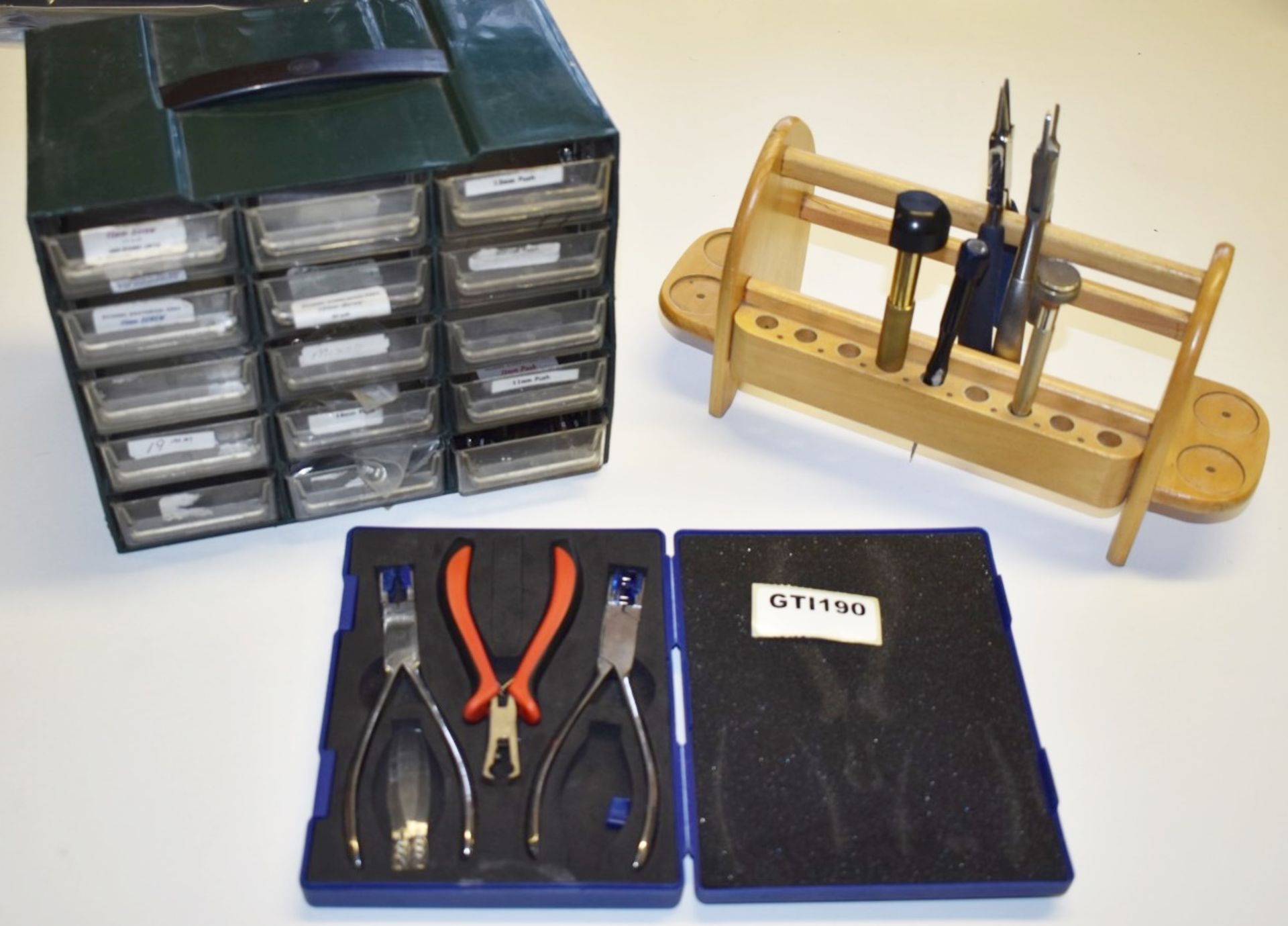 1 x Assorted Collection of Opticians Tools and Accessories - Ref: GTI190 - CL645 - Location: