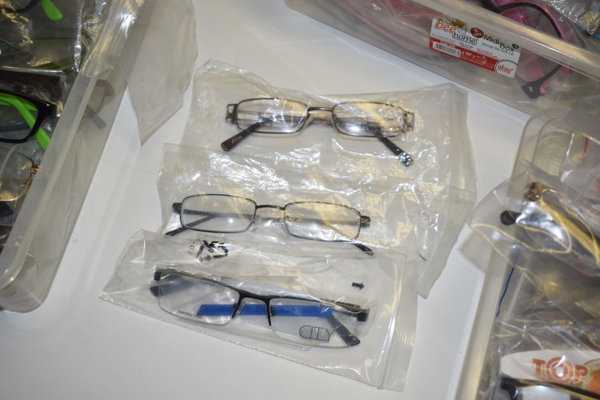 100 x Assorted Pairs of Spectacle Eye Glasses - New and Unused Stock - Various Designs and Brands - Image 13 of 19
