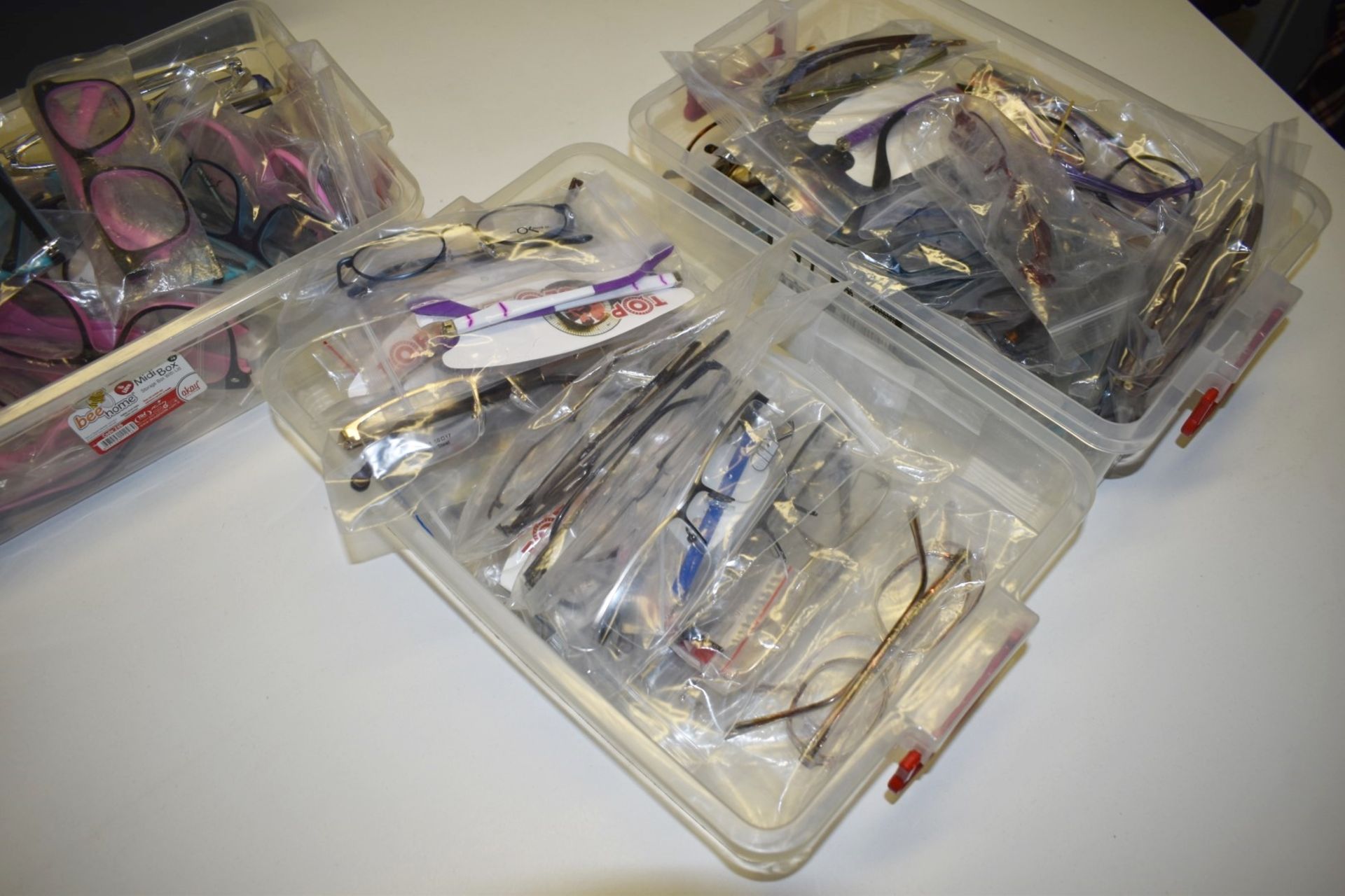 100 x Assorted Pairs of Spectacle Eye Glasses - New and Unused Stock - Various Designs and Brands - Image 14 of 19